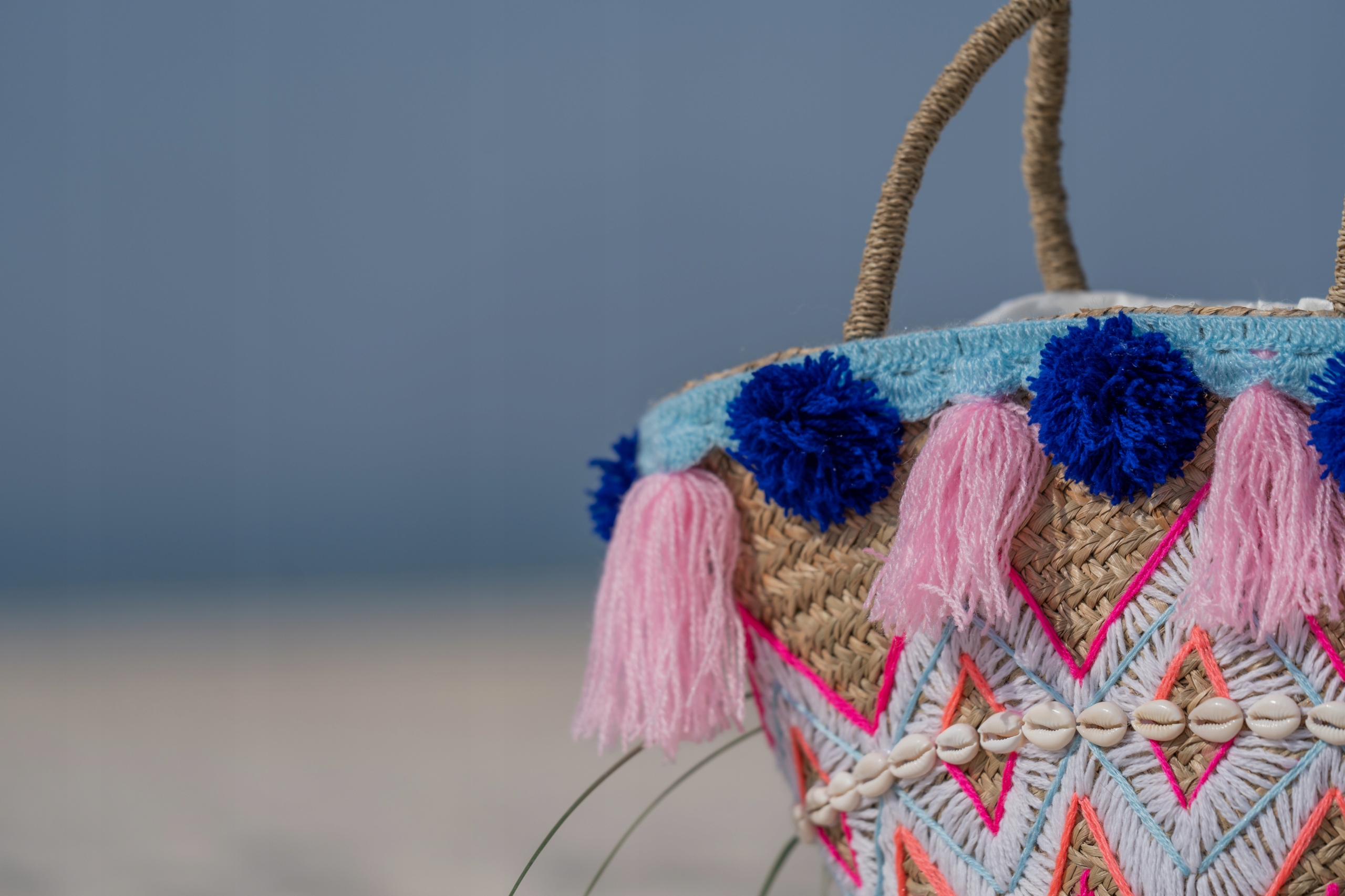 KOSZYK TOREBKA MODEL BALI POMPONS Model PLAŻOWY