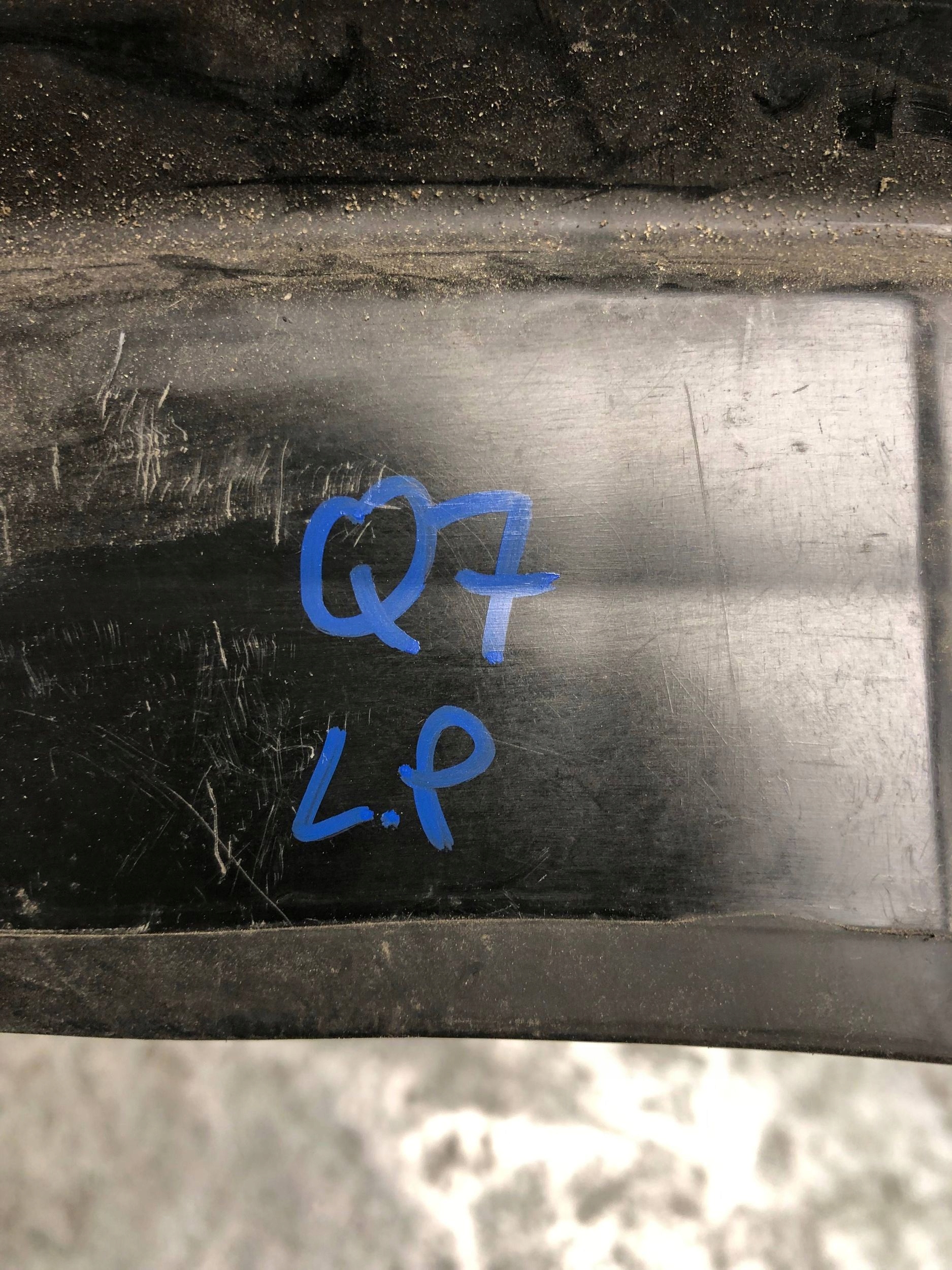 Insonorisation Aile Gauche Avant AUDI Q7 4L 4L0821111