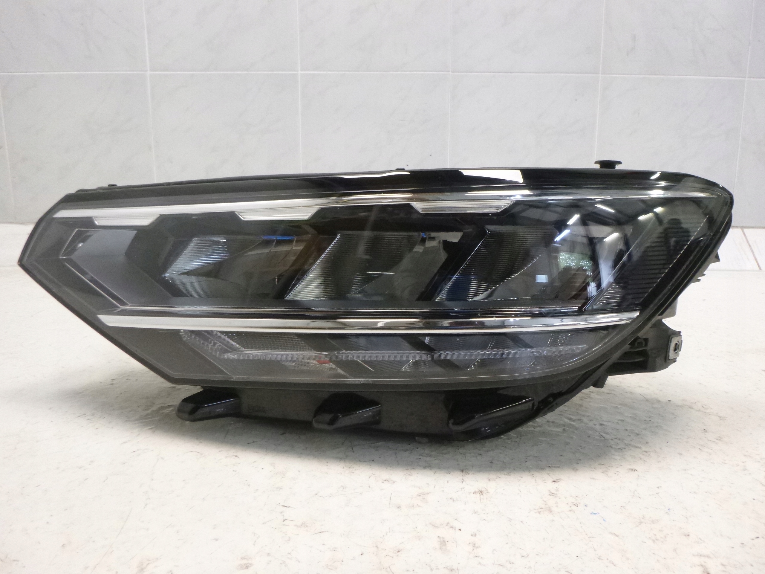 VW PASSAT B8 LIFT light left front 10PIN LED NR104