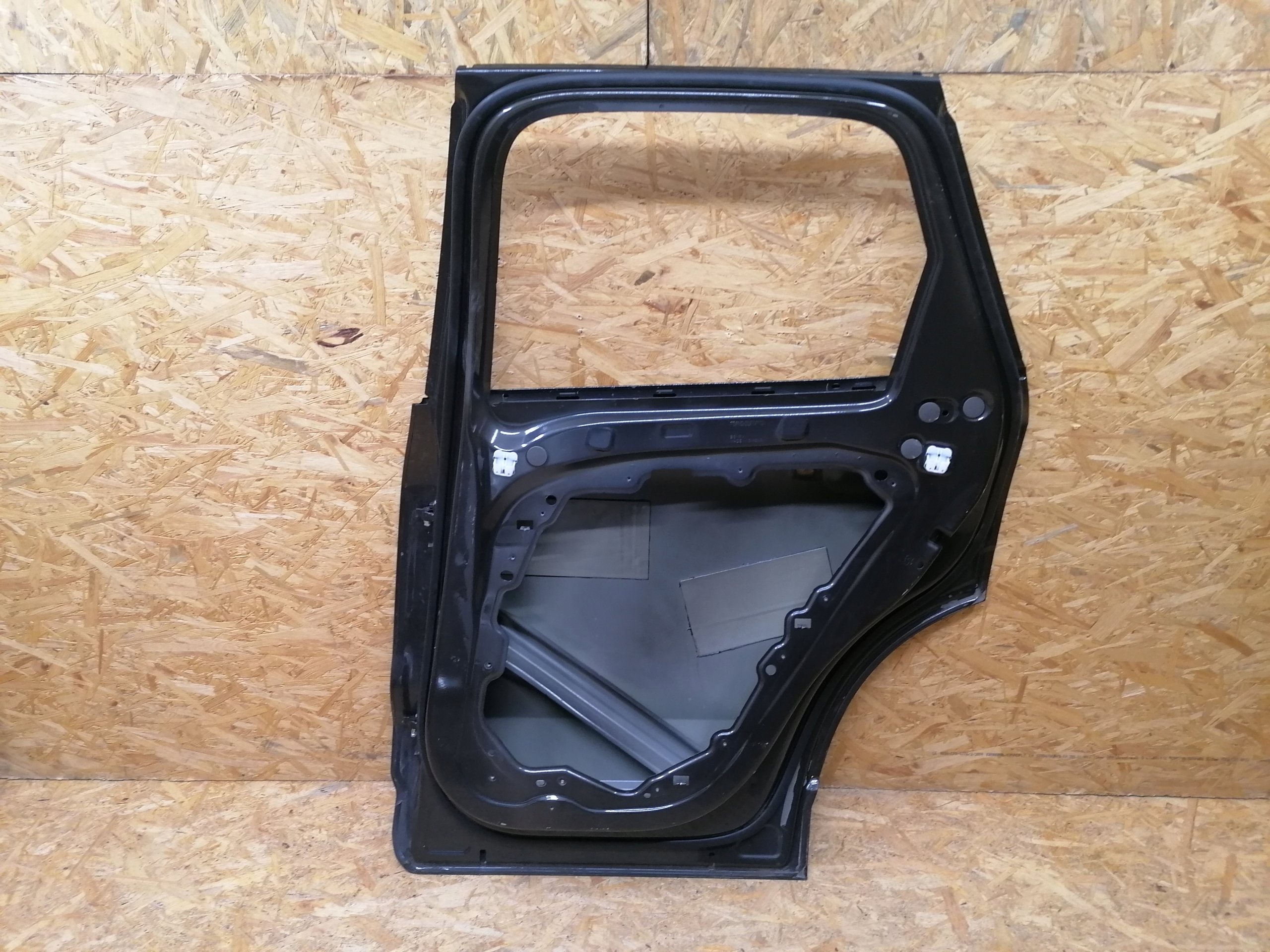 DRZWI PRAWE TYLNE PRAWY TYŁ VOLVO XC60 II 2017- Producent części Volvo OE