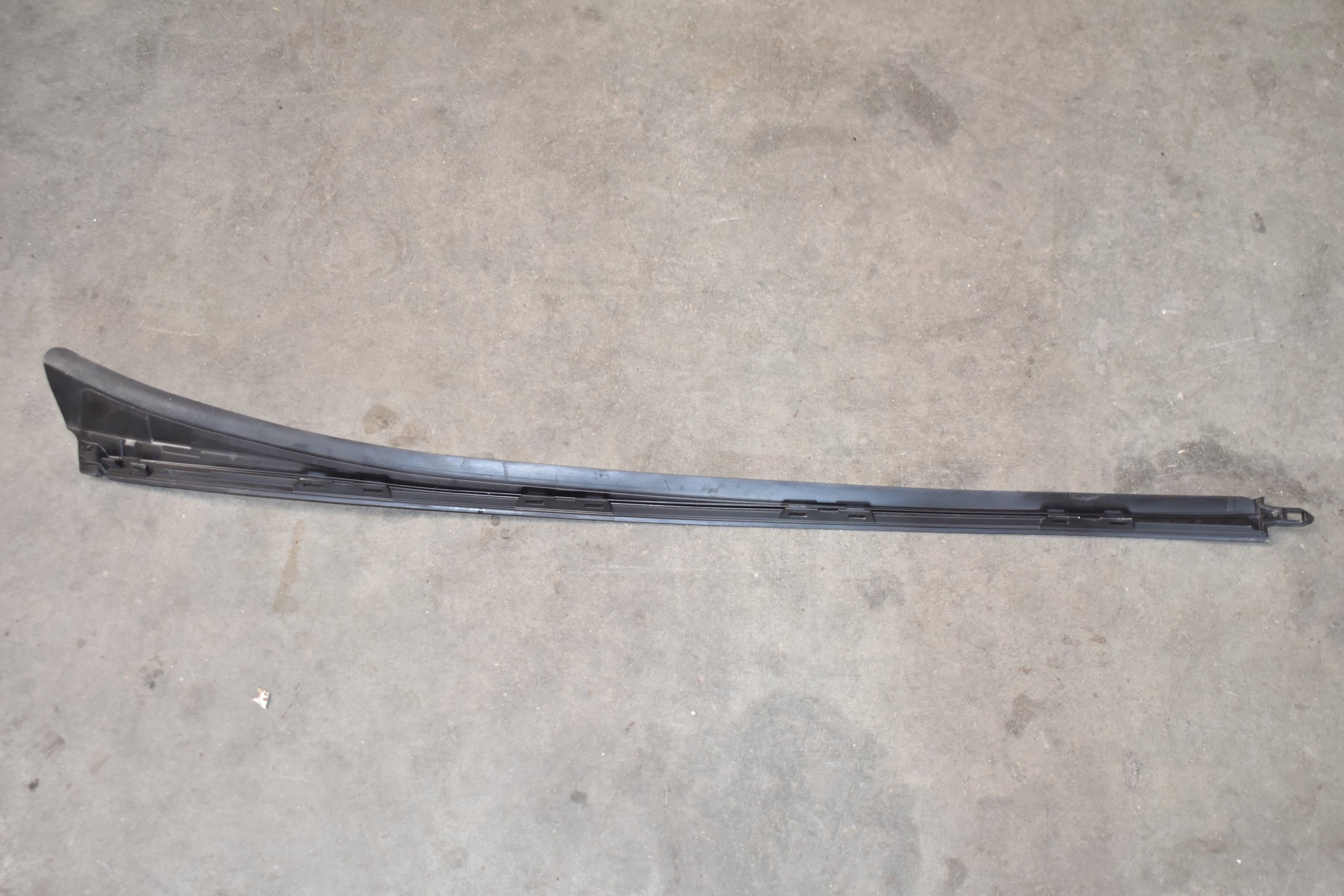 IDEALNA moulding windows CZOLOWEJ right MERCEDES W214 1