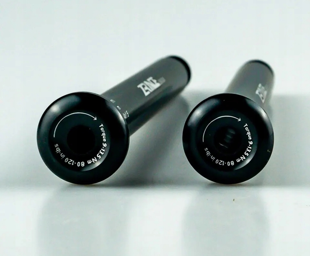 Oś Rock Shox Boost 15x110mm oś widelca amortyzowanego do rockshox Marka RockShox