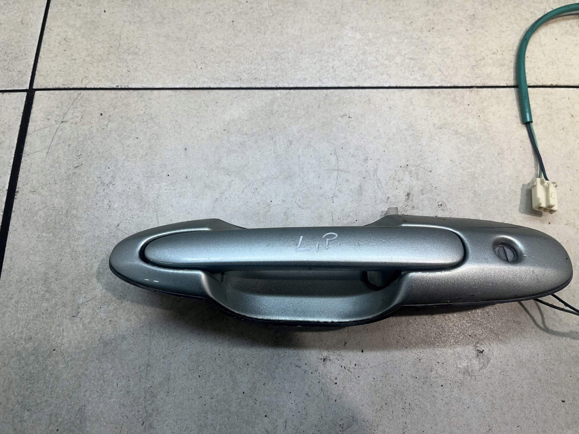 handle door left front MAZDA MPV 2.0 D
