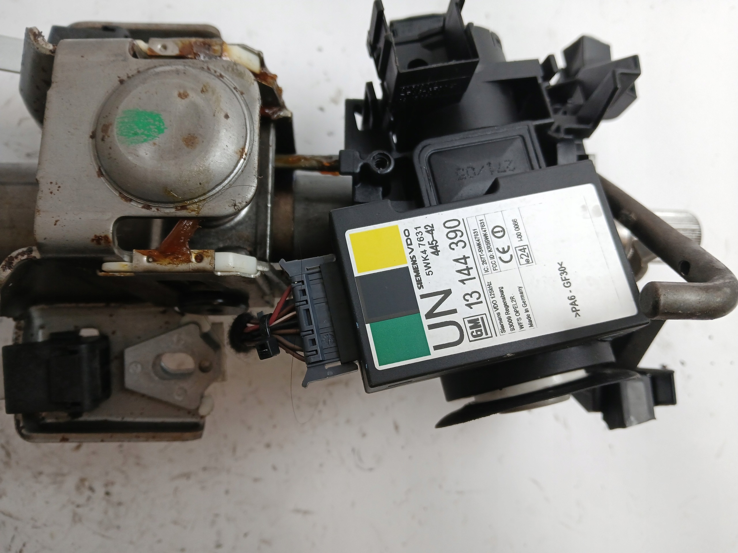 OPEL MERIVA A steering wheel rod control 13153554