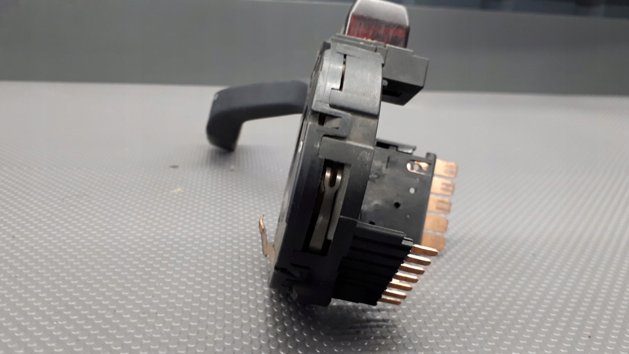 dotsaeqb88 przełącznik kierunkowskazów VW POLO COUPE 1.3 89r Numery katalogowe zamienników dotsaeqb88