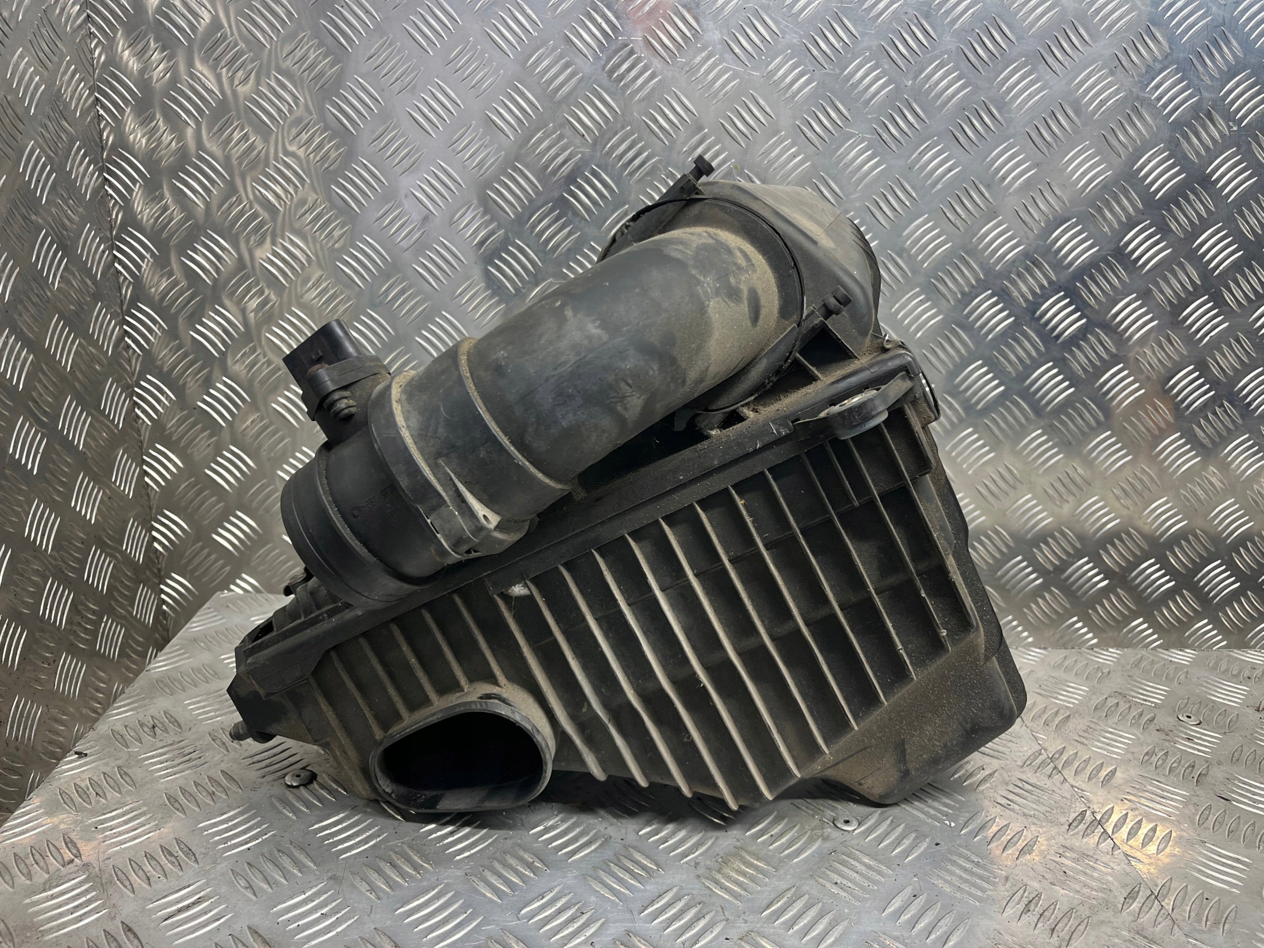 luftfiltergehäuse VOLKSWAGEN TOUAREG 7L0128607