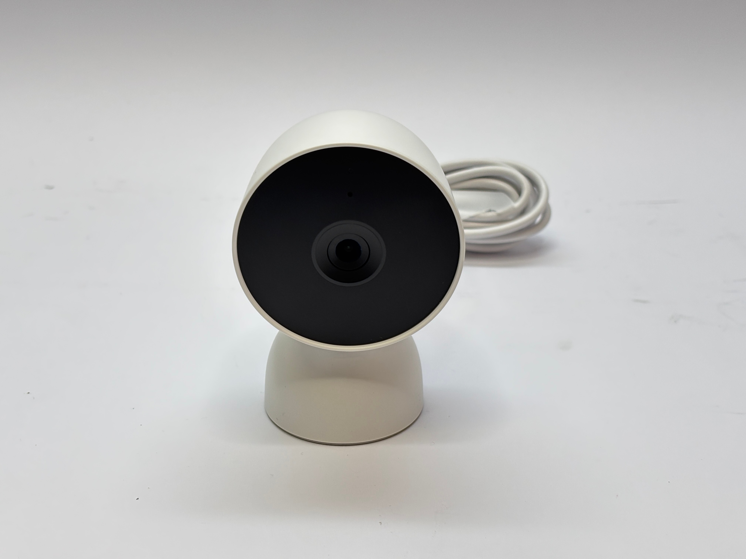 Google Nest Cam 新品 Google Nest Cam z reflektorem – na zewnątrz z kablem