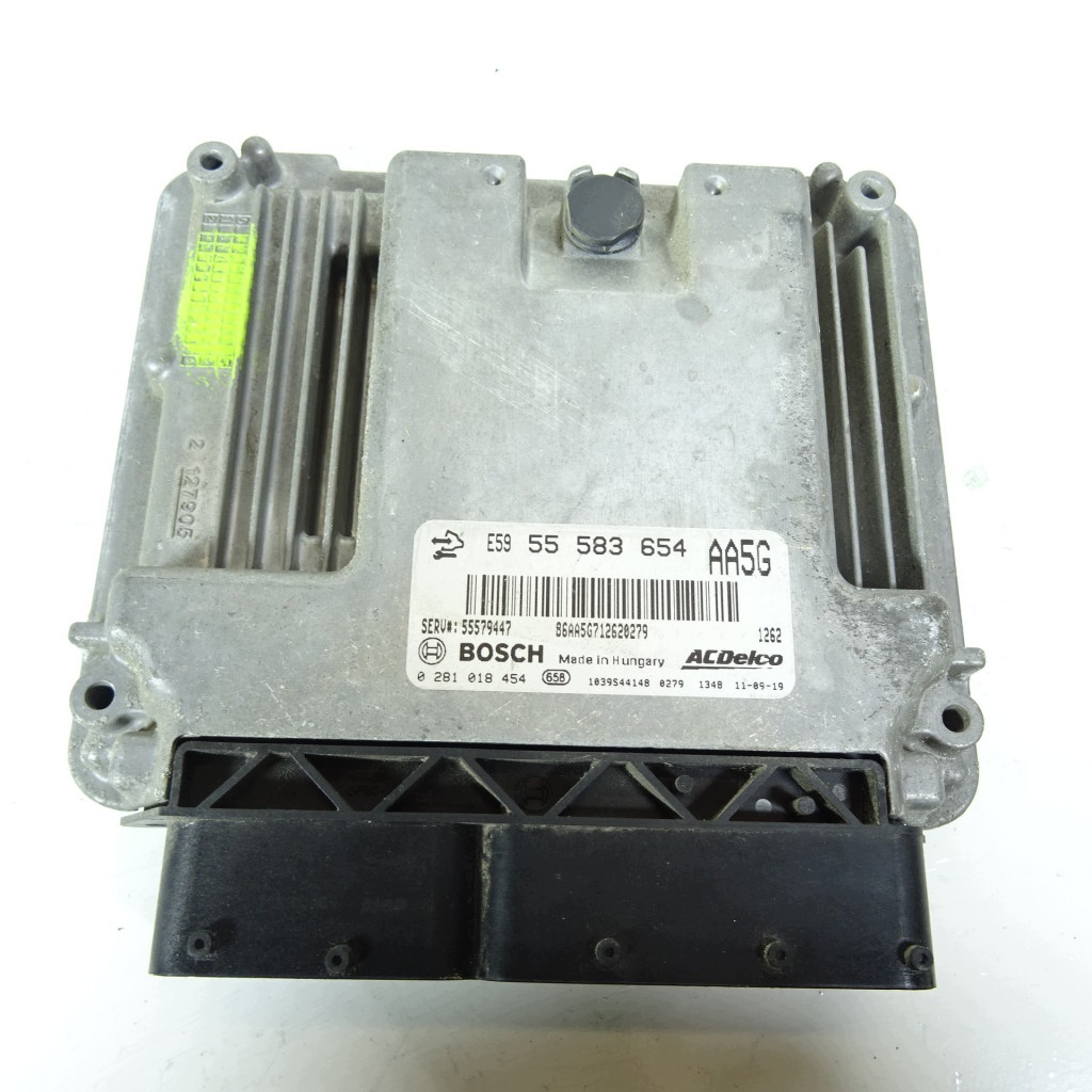 OPEL ASTRA J 2.0CDTI unité de commande électronique uce moteur 55583654