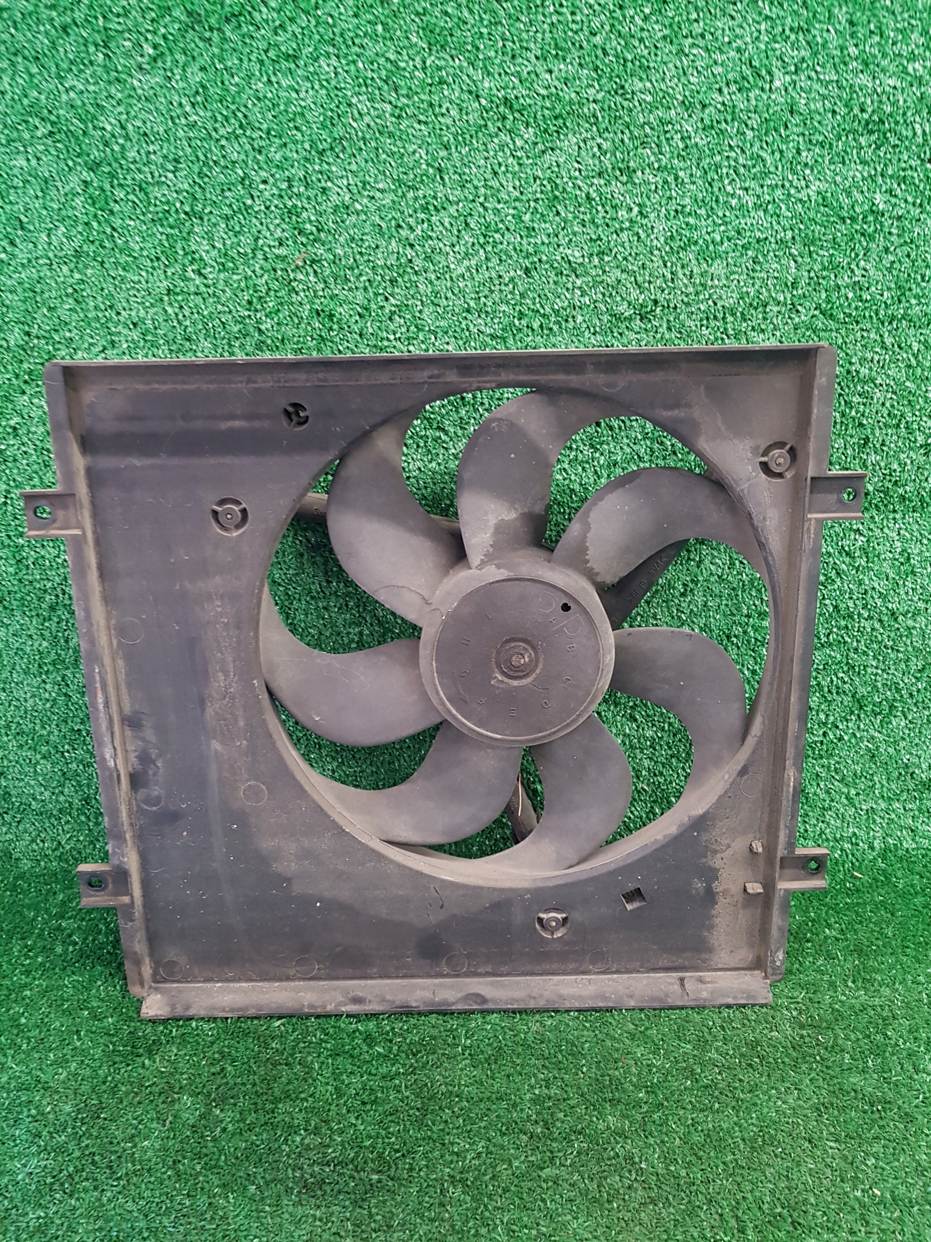 ventilátor chladiče VOLKSWAGEN FOX 1.2 Benzín 6Q0121207E