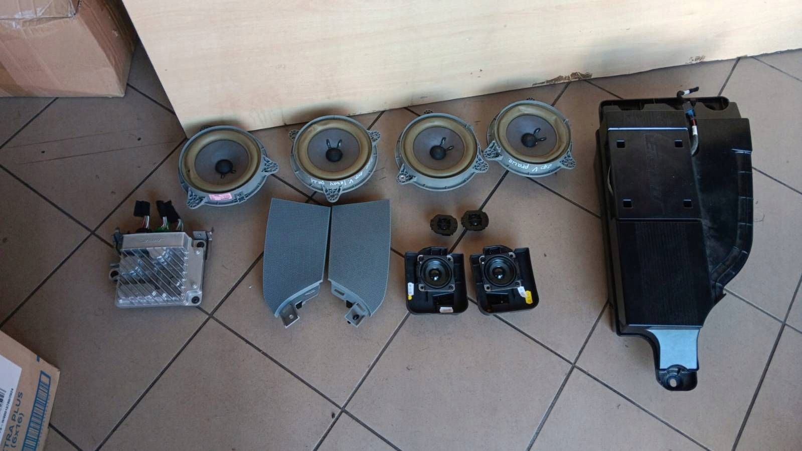 Montage audio Haut parleur SUBWOOFER Montage BOSE RENAULT ESPACE V stan bdb