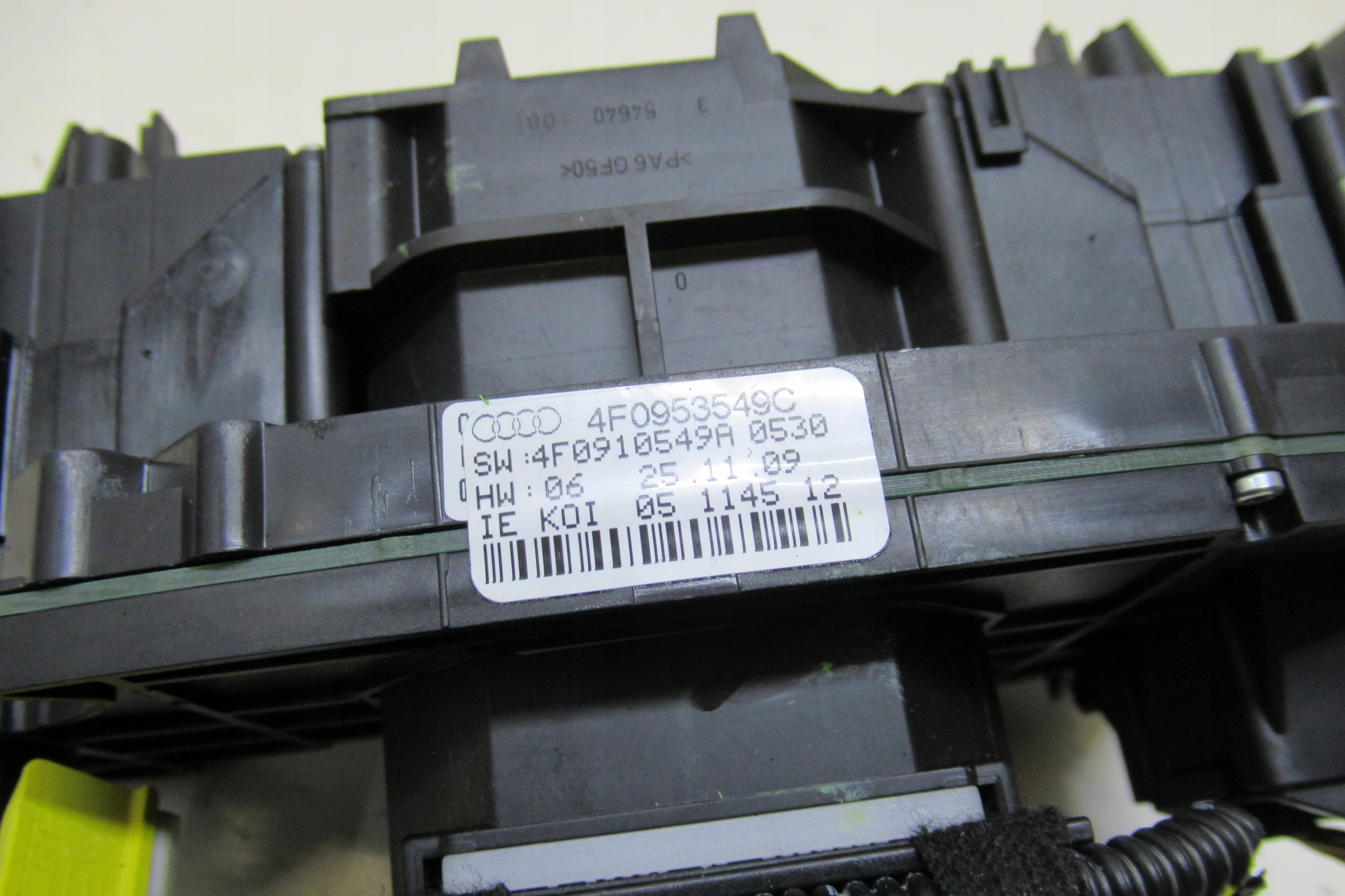AUDI A6 C6 08R steering wheel levers and controls 4F0910549A