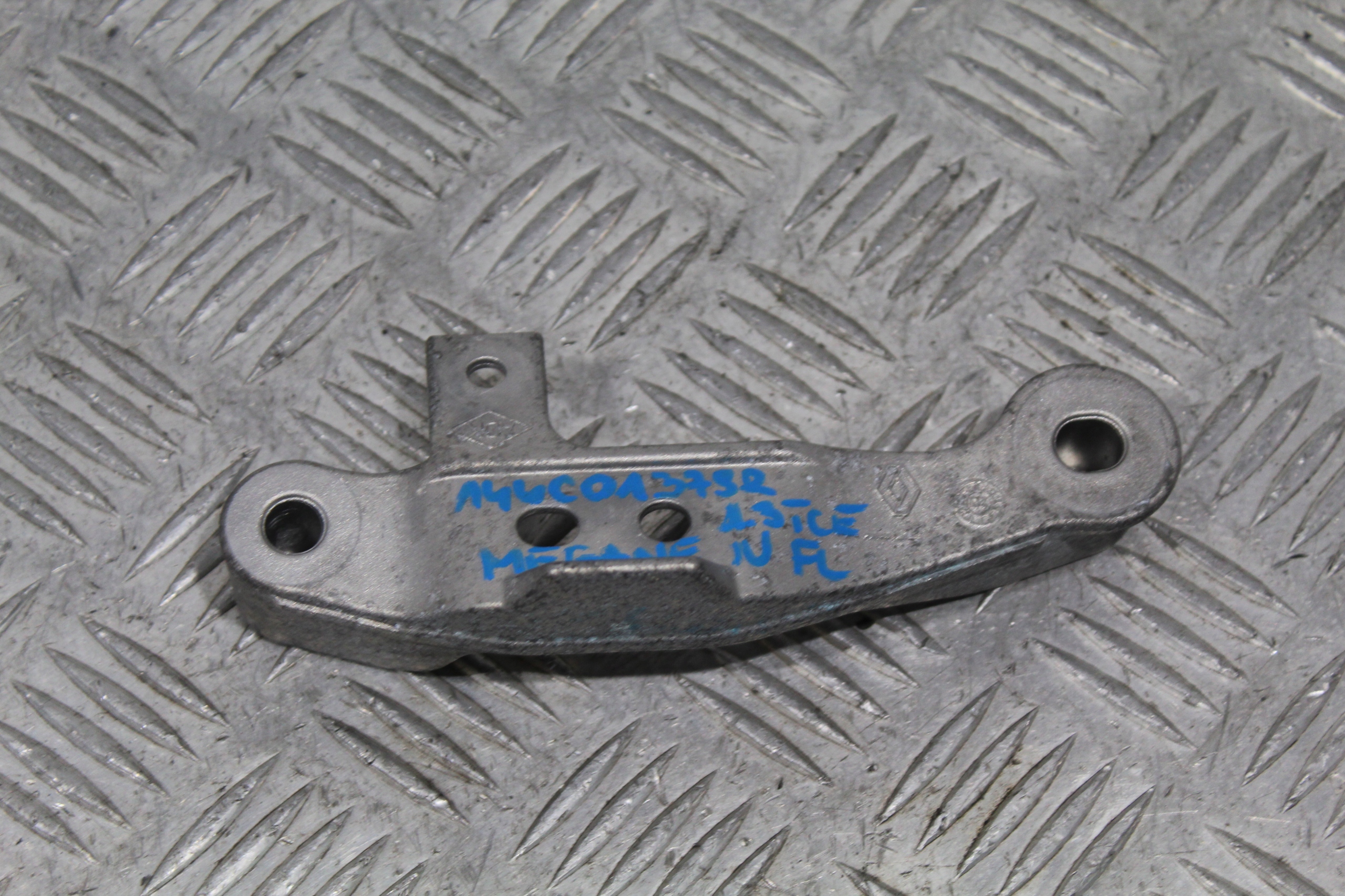 Support POMPKI d’eau MEGANE IV 4 LIFT 144C01379R