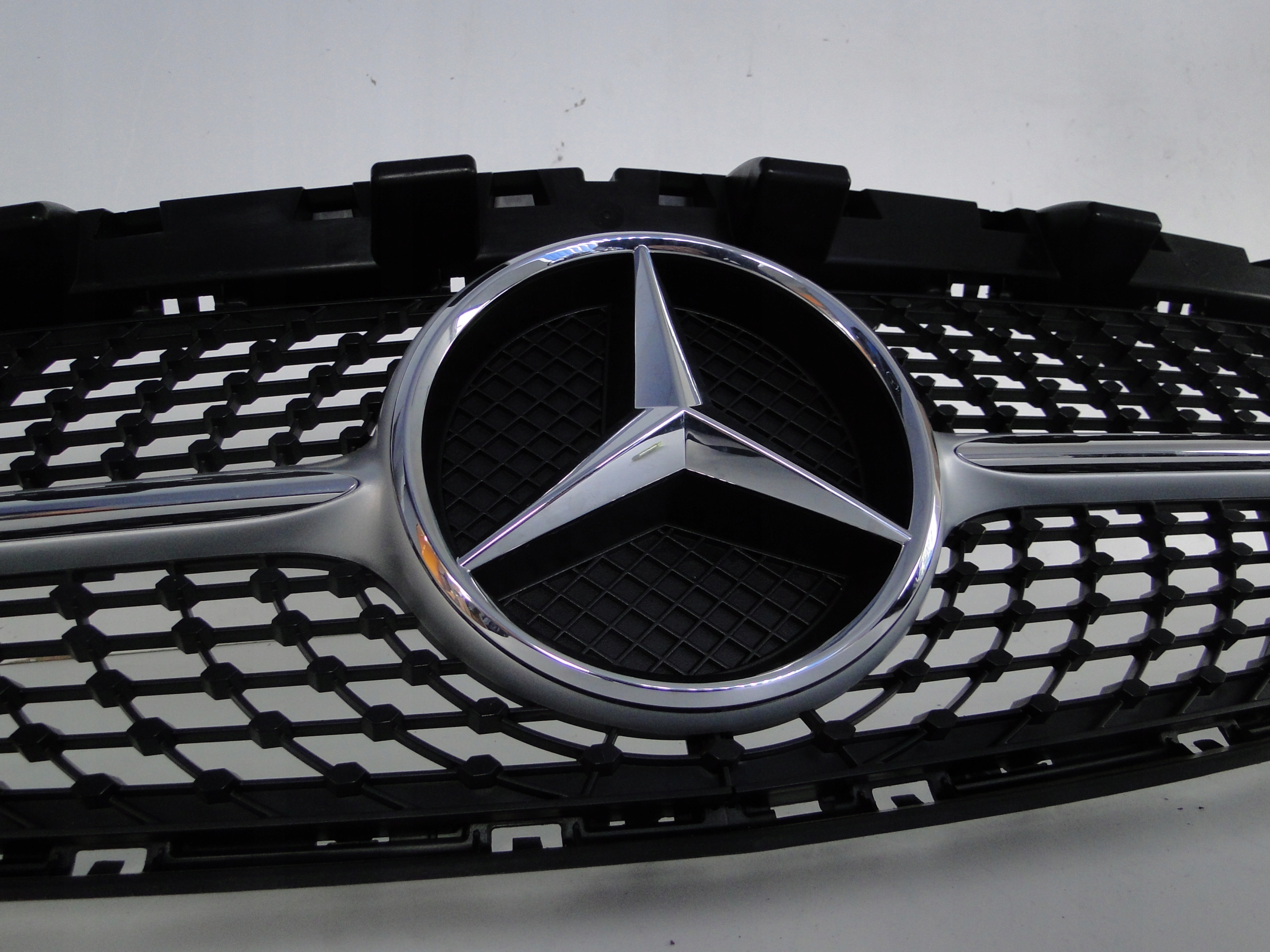 MERCEDES CLA 117 GRILL ATRAPA AMG DIAMENT Typ samochodu Samochody osobowe