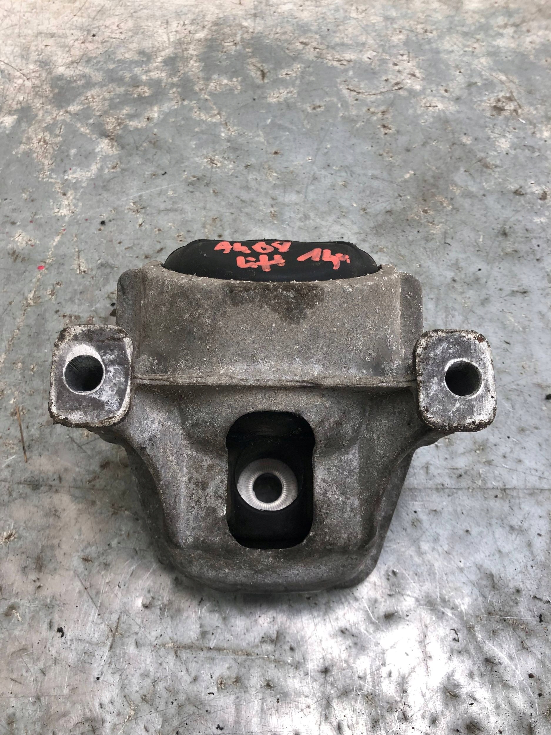 holder engine mount AUDI A4 B8 LIFT sedan 8R0199381