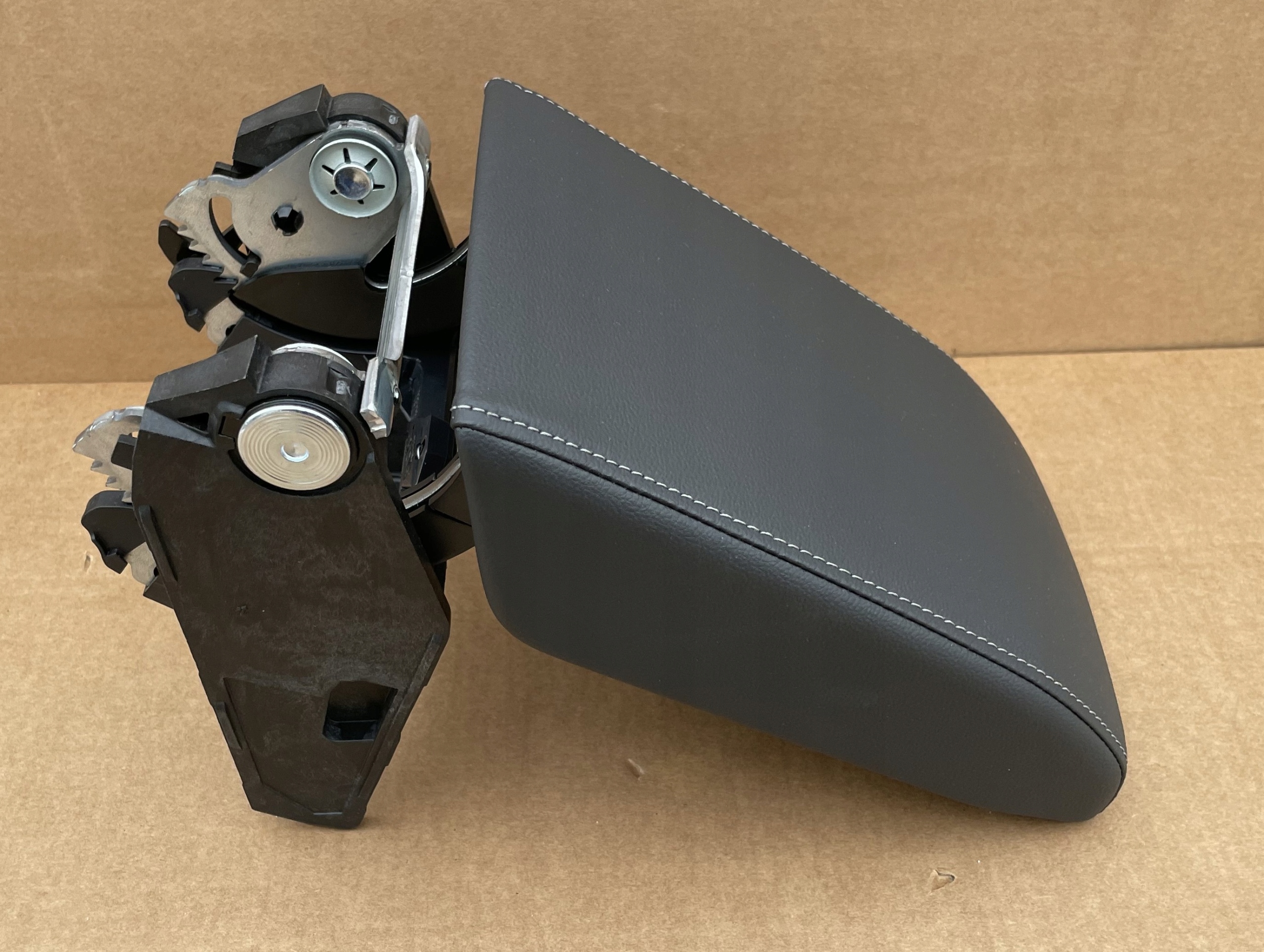 armrest VW GOLF 8 VIII FULL leather new ORYG
