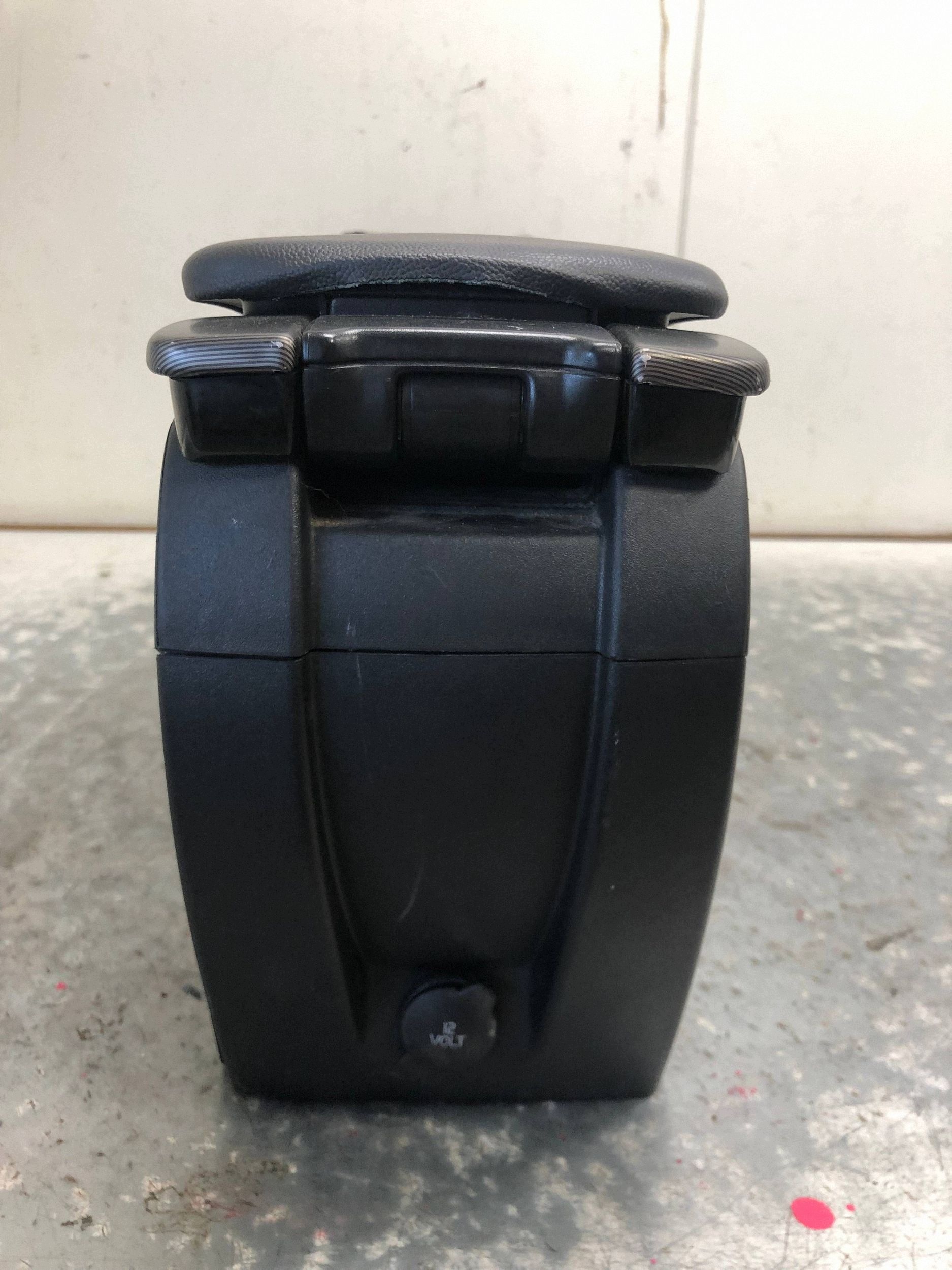TUNEL mitte VOLVO C30 LIFT 30755374 30755375