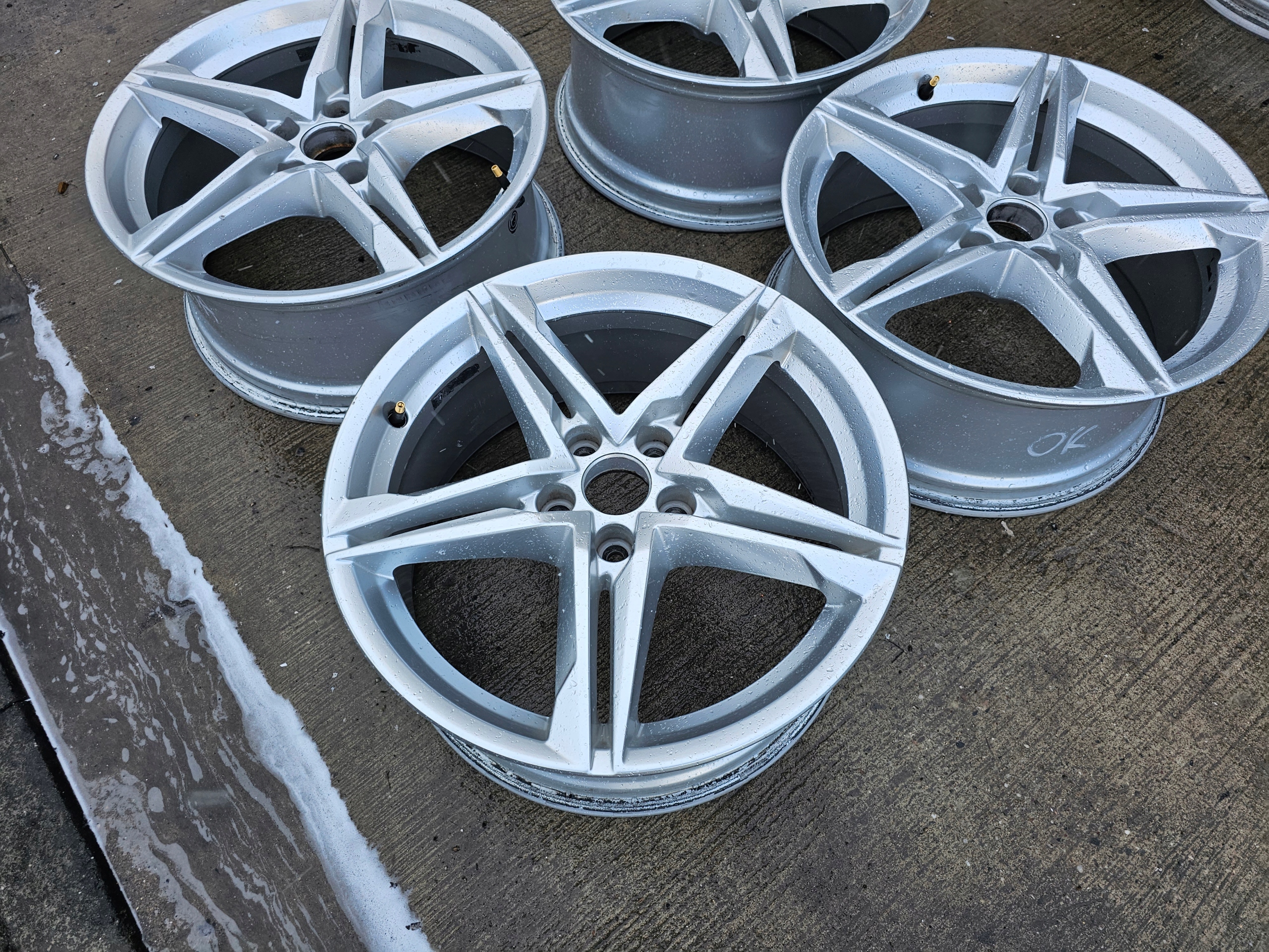 disc discs AUDI A4 B9 A5 8W R 18 ET40 8W0601025R
