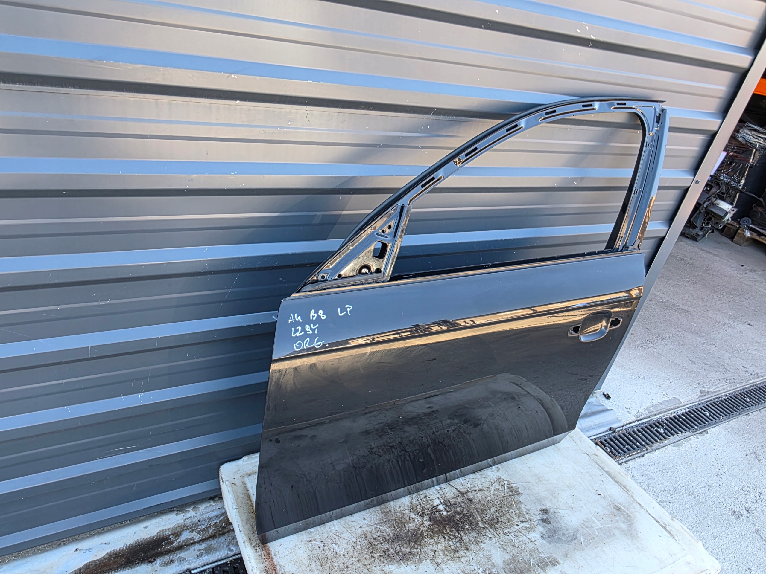 DRZWI LEWY PRZÓD AUDI A4 B8 LZ9Y SEDAN AVANT KOMBI 2008-2016 ORYGINAŁ !!! Numer katalogowy części DRZWI LEWY PRZÓD AUDI A4 B8 LZ9Y SEDAN AVANT KOMBI 2008-2016 ORYGINAŁ !!!