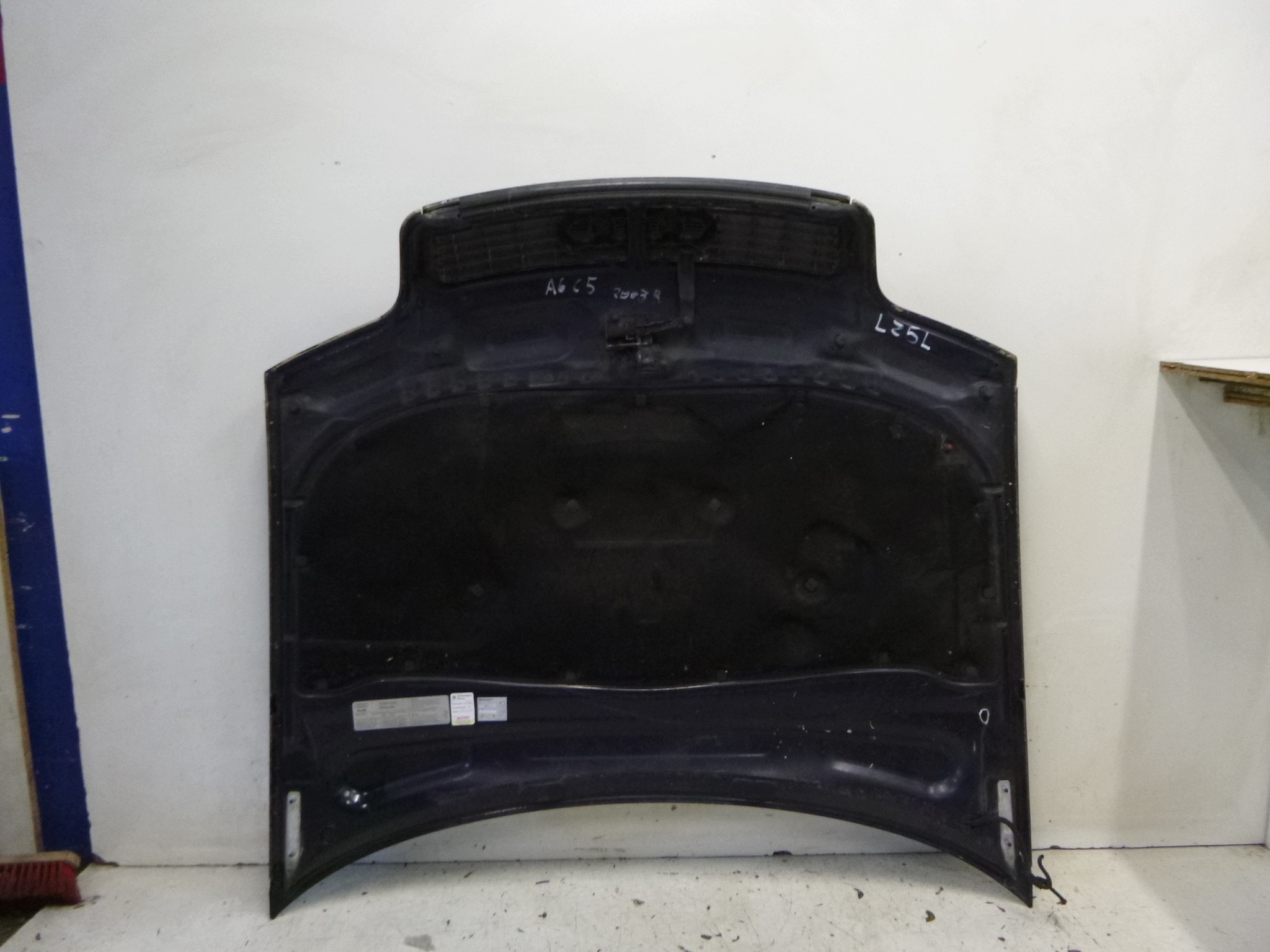bonnet front engine housing cover z grillem Audi A6 C5 FL kod LZ5L 2003r.