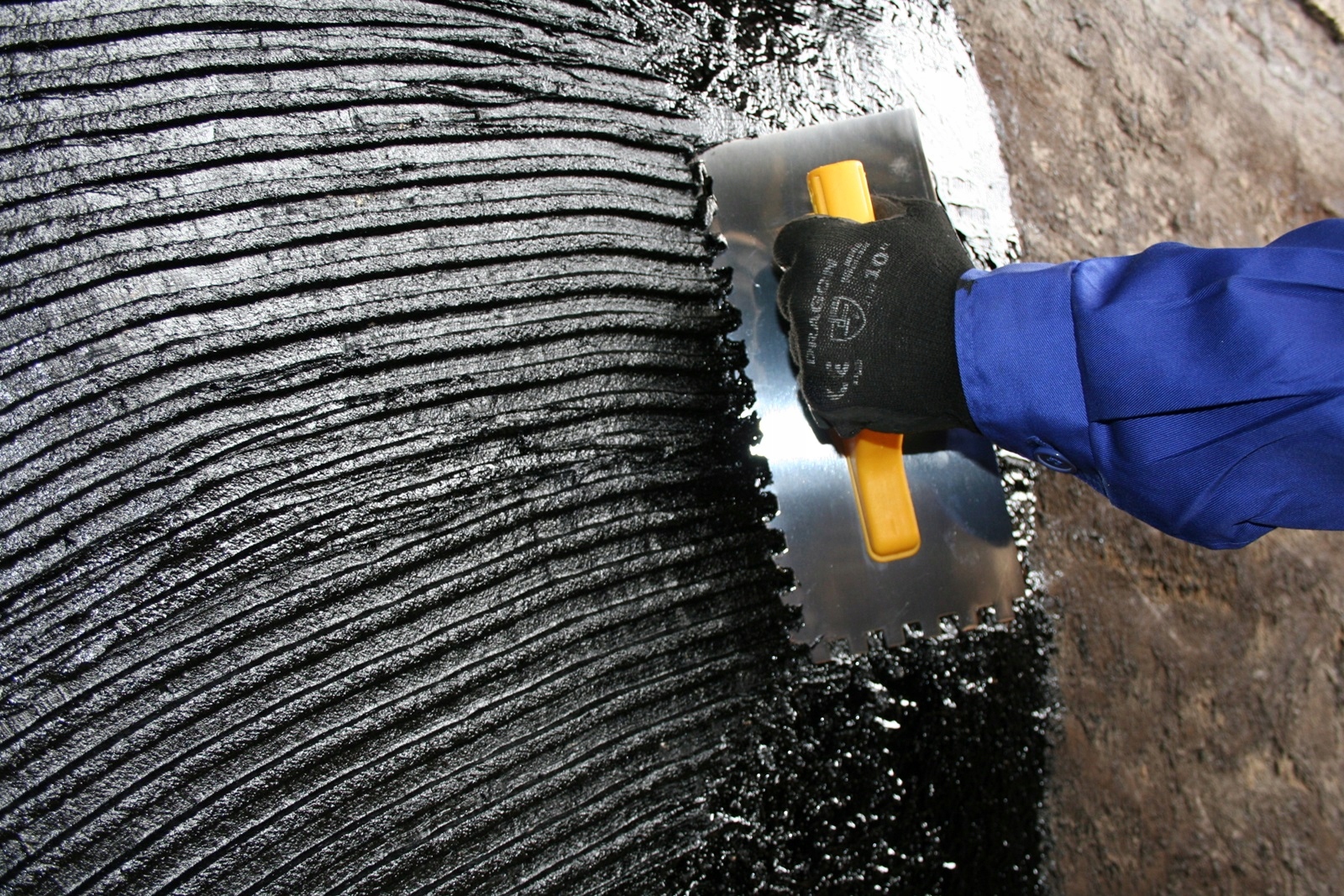 Masa bitum. do izolacji fundamentów FUNDABIT 20 kg Marka IZOLACJA-JAROCIN