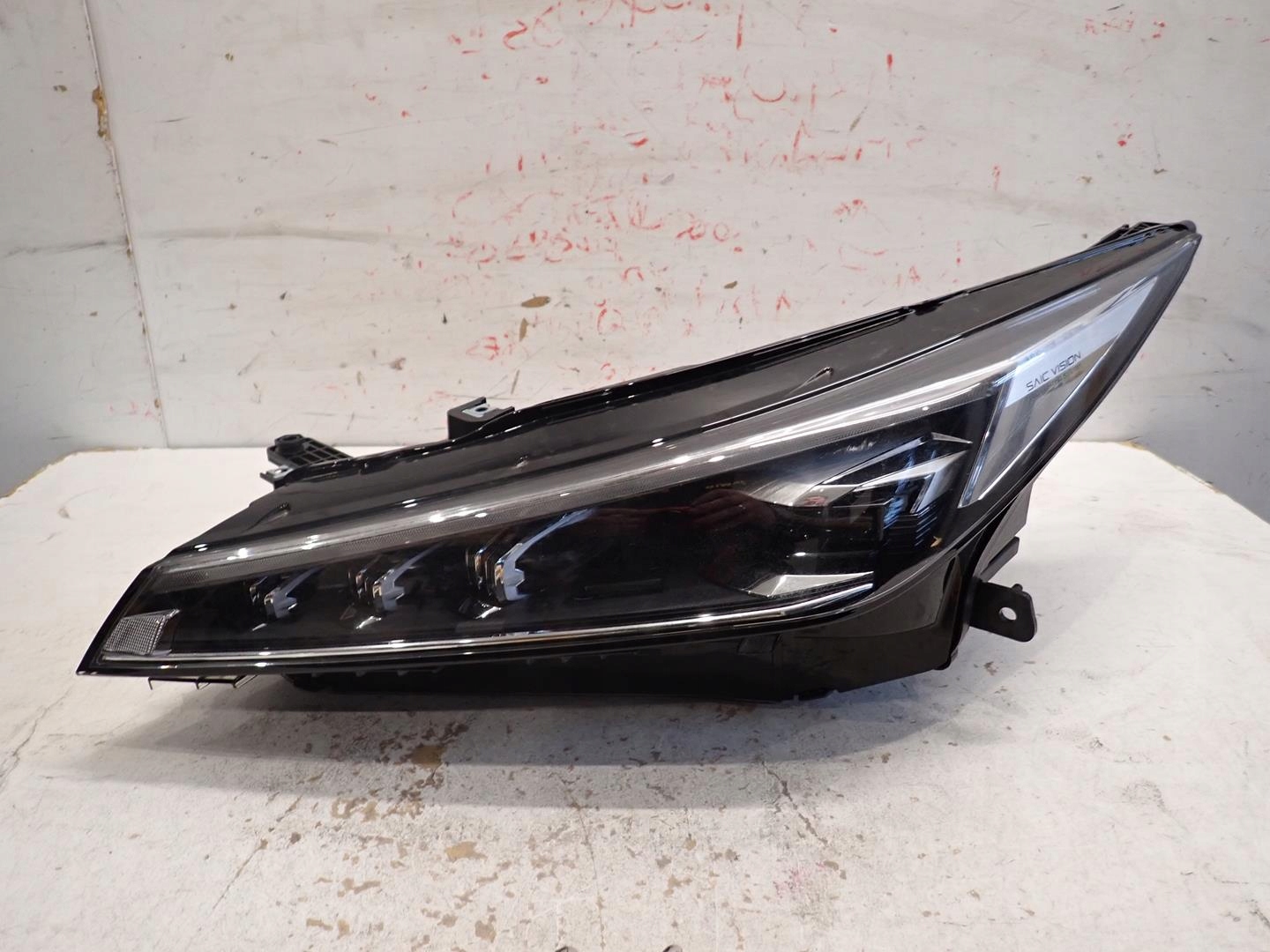 light front front left MG HS 2024- FULL LED