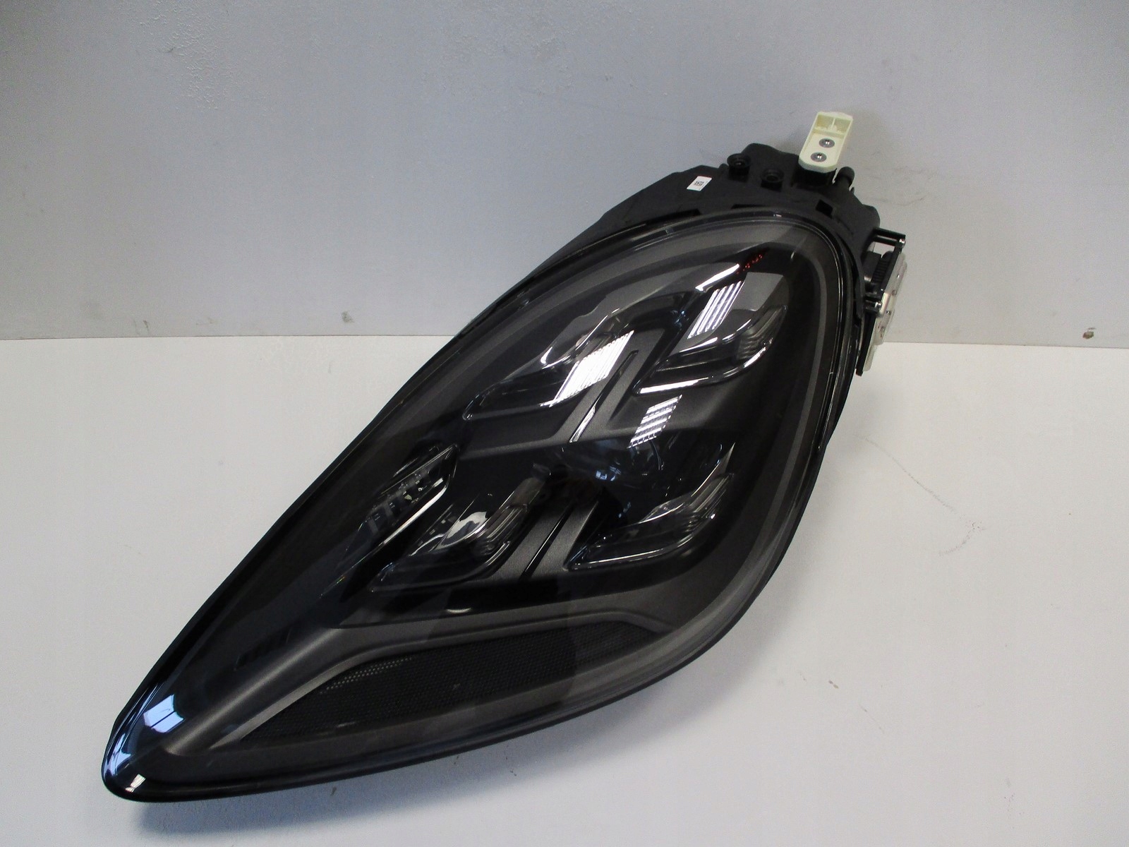 Lampa Cayenne 9Y0 FULL LED 9Y0941103 MATRIX Producent części Porsche OE