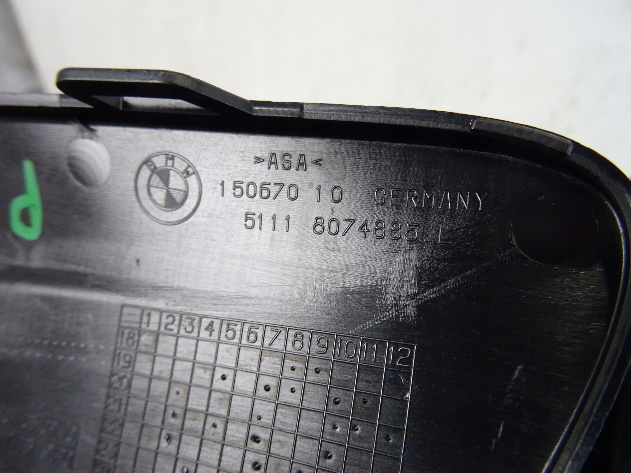 grid of a bumper cap left front BMW 5 G30 G31 m-packet 15067010