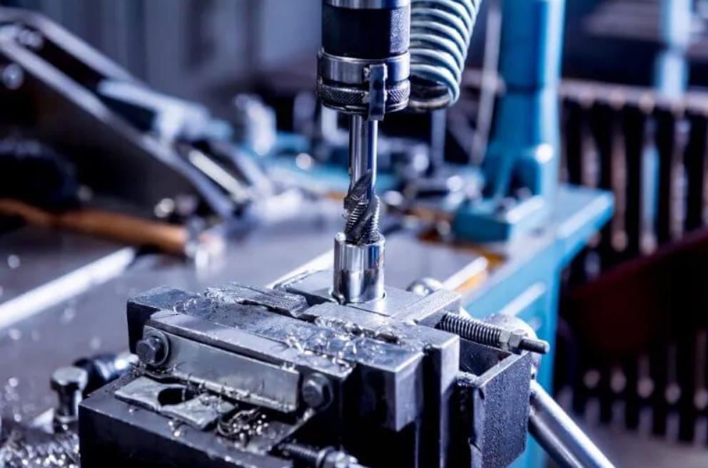 GWINTOWNIK MASZYNOWY DIN357 M8x1,25 HSS DŁUGI LONG PRZELOTOWY KORONET Marka Koronet