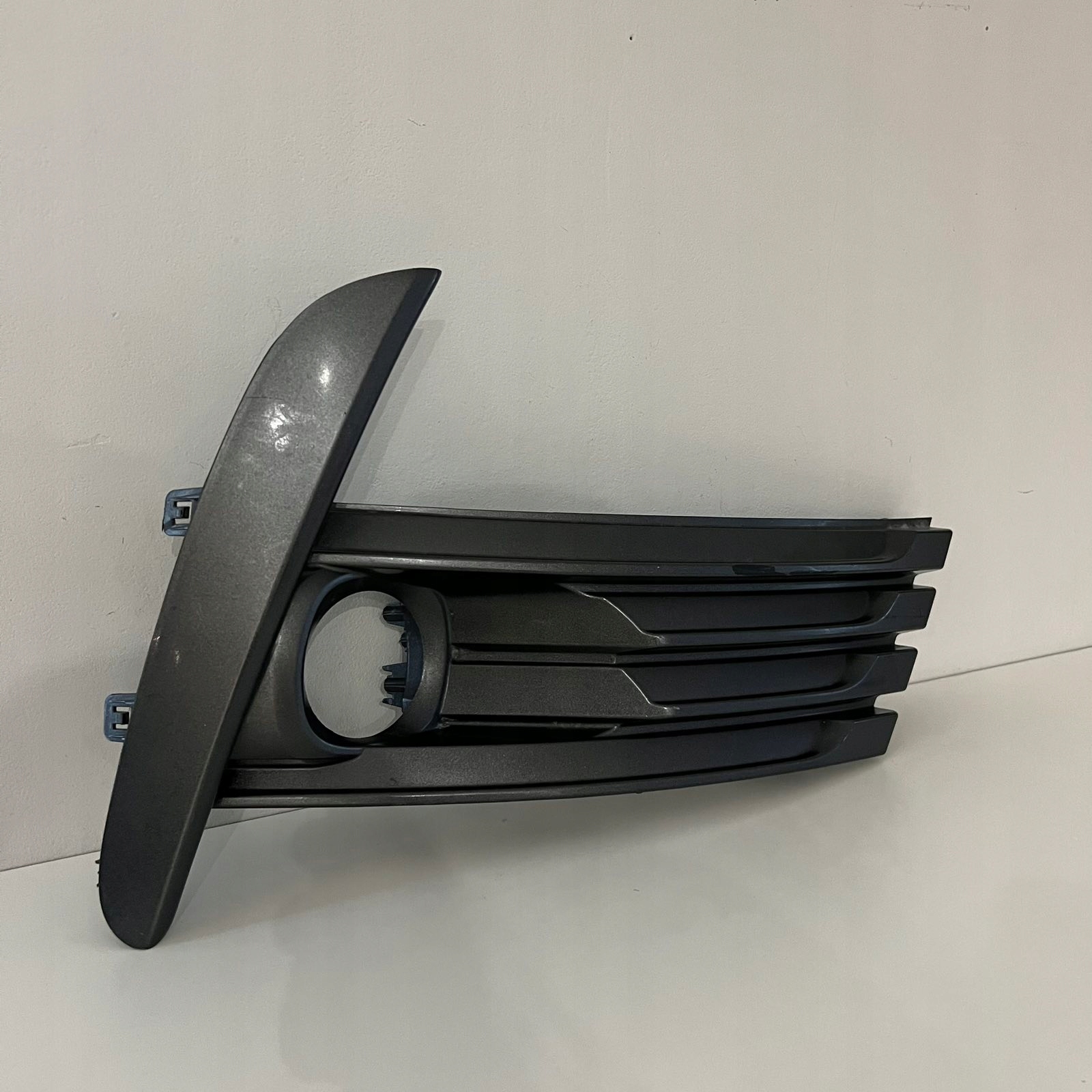 TOYOTA COROLLA XI LIFT 2016-2019 grid right front 81481-02630