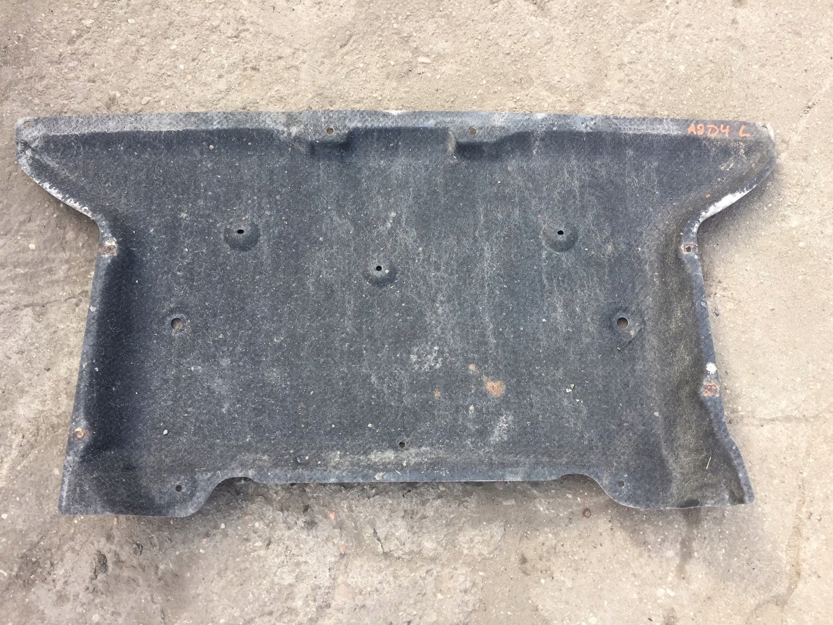 AUDI A8 D4 cover chassis 4H0813851B