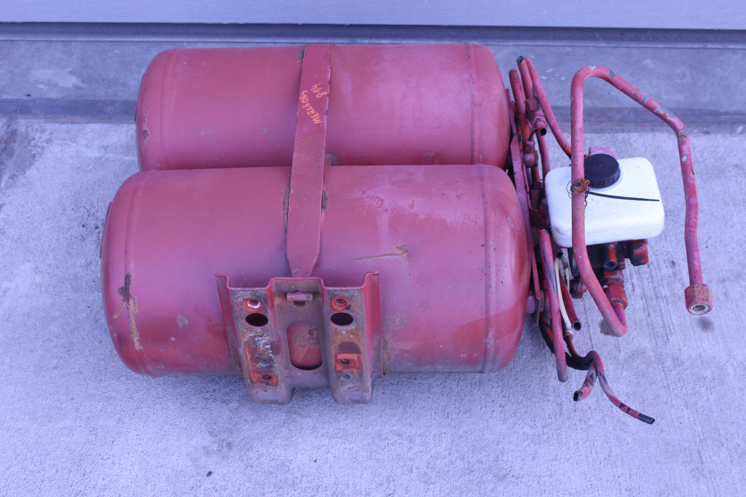 ВОЗДУШНЫЙ БАК MERCEDES 814