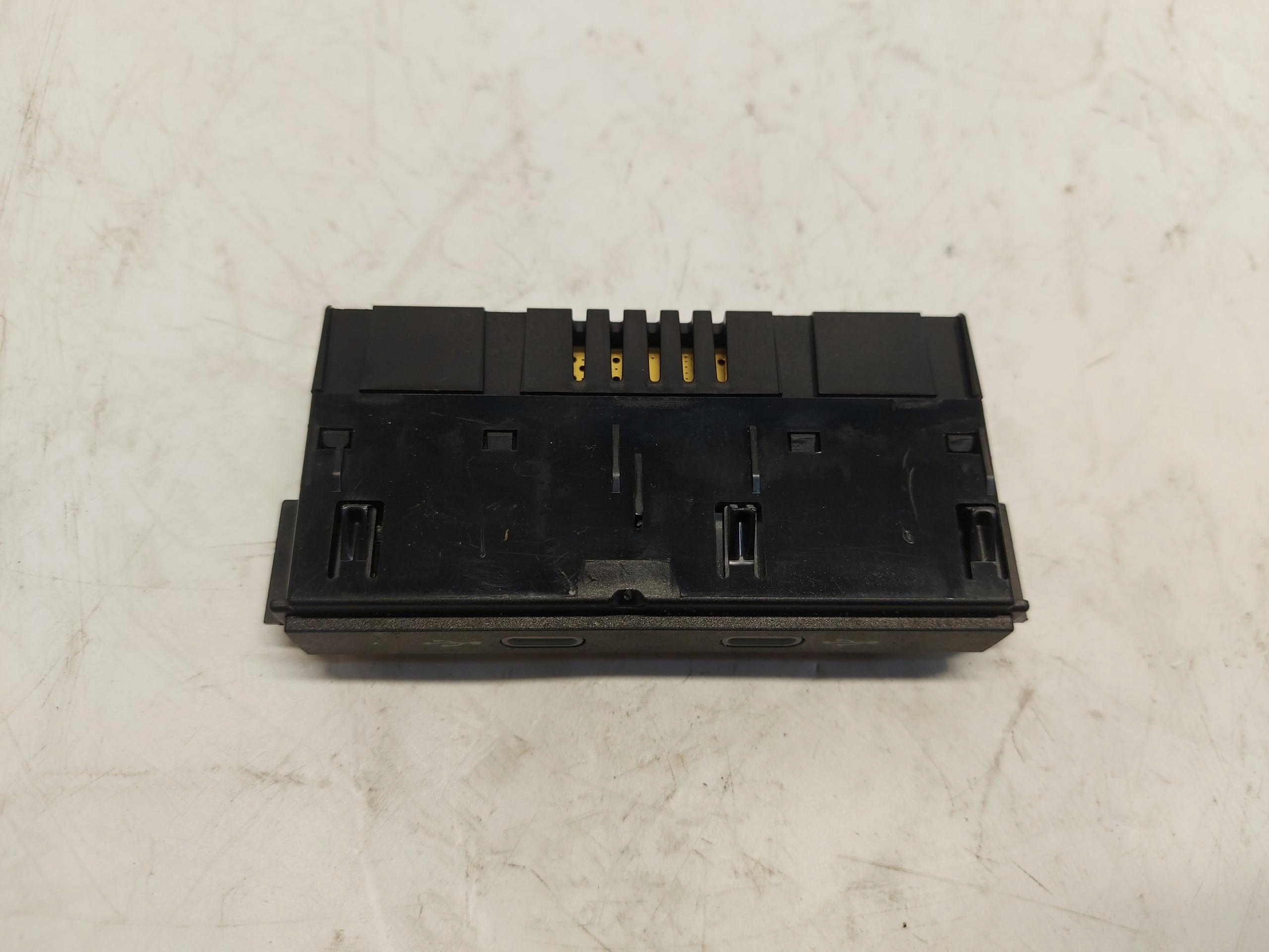 Ford Tourneo Connect III MK3 module adapter USB 5NA035736