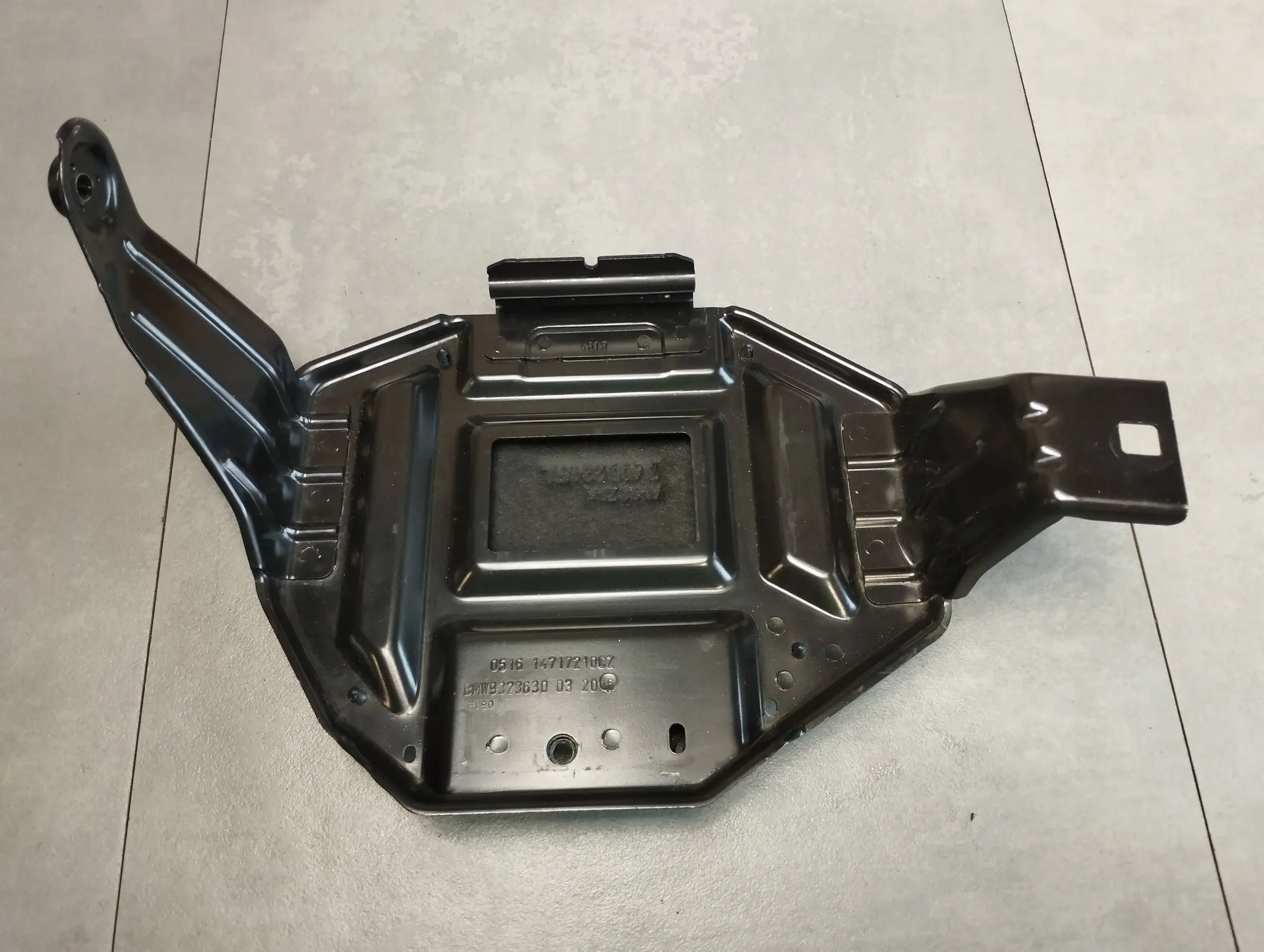 BMW 7 G11 Console pour batterie 9323630