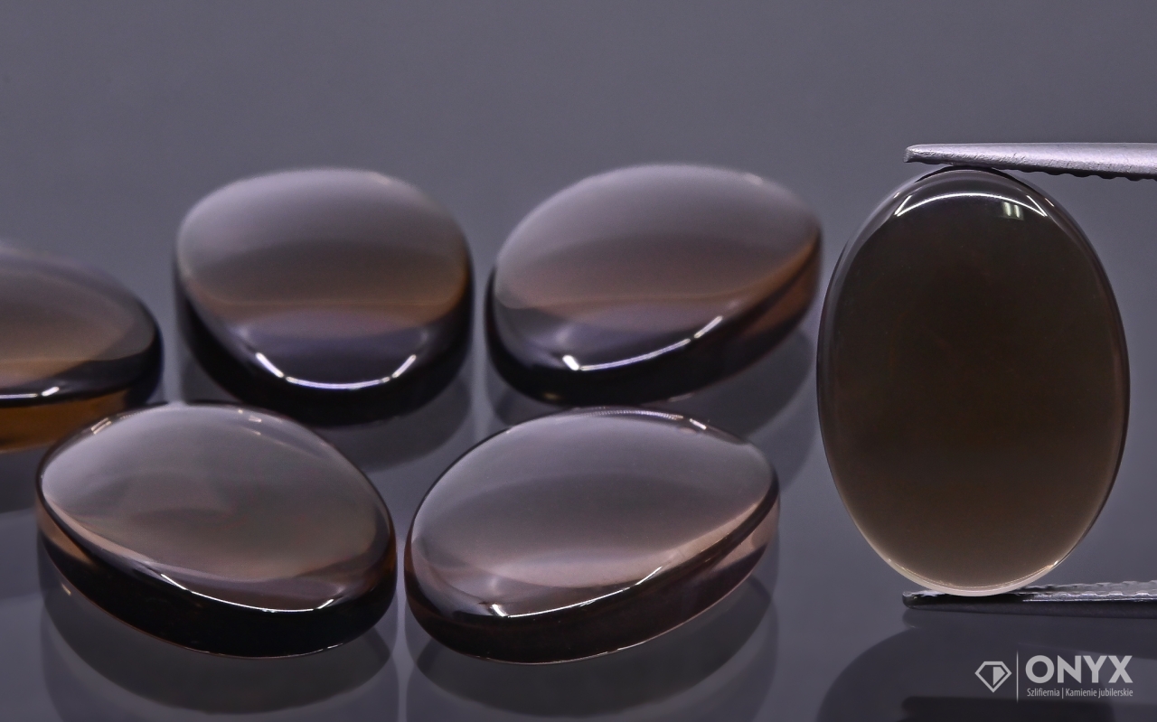 Kouřový křemen světlý konvexní mělký ovál 14x10 mm