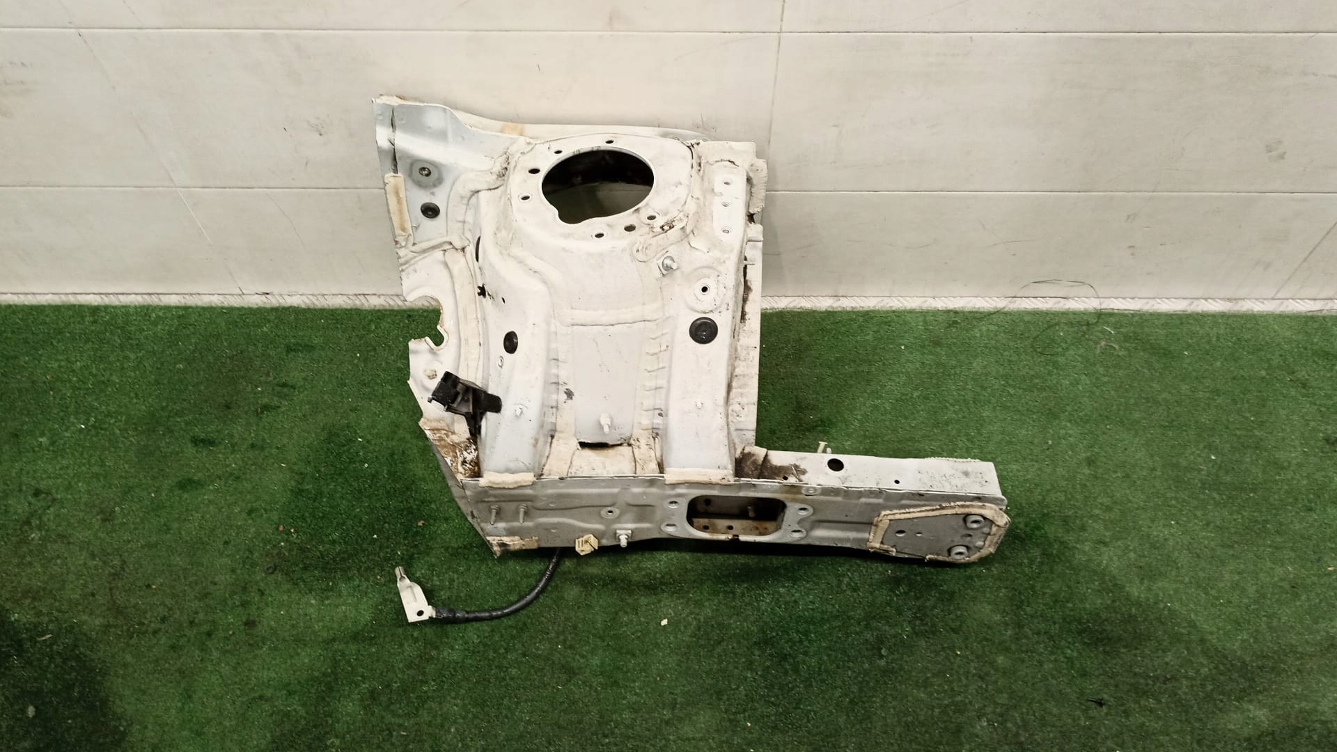 BMW X1 F48 quarter quarter placement left front A300
