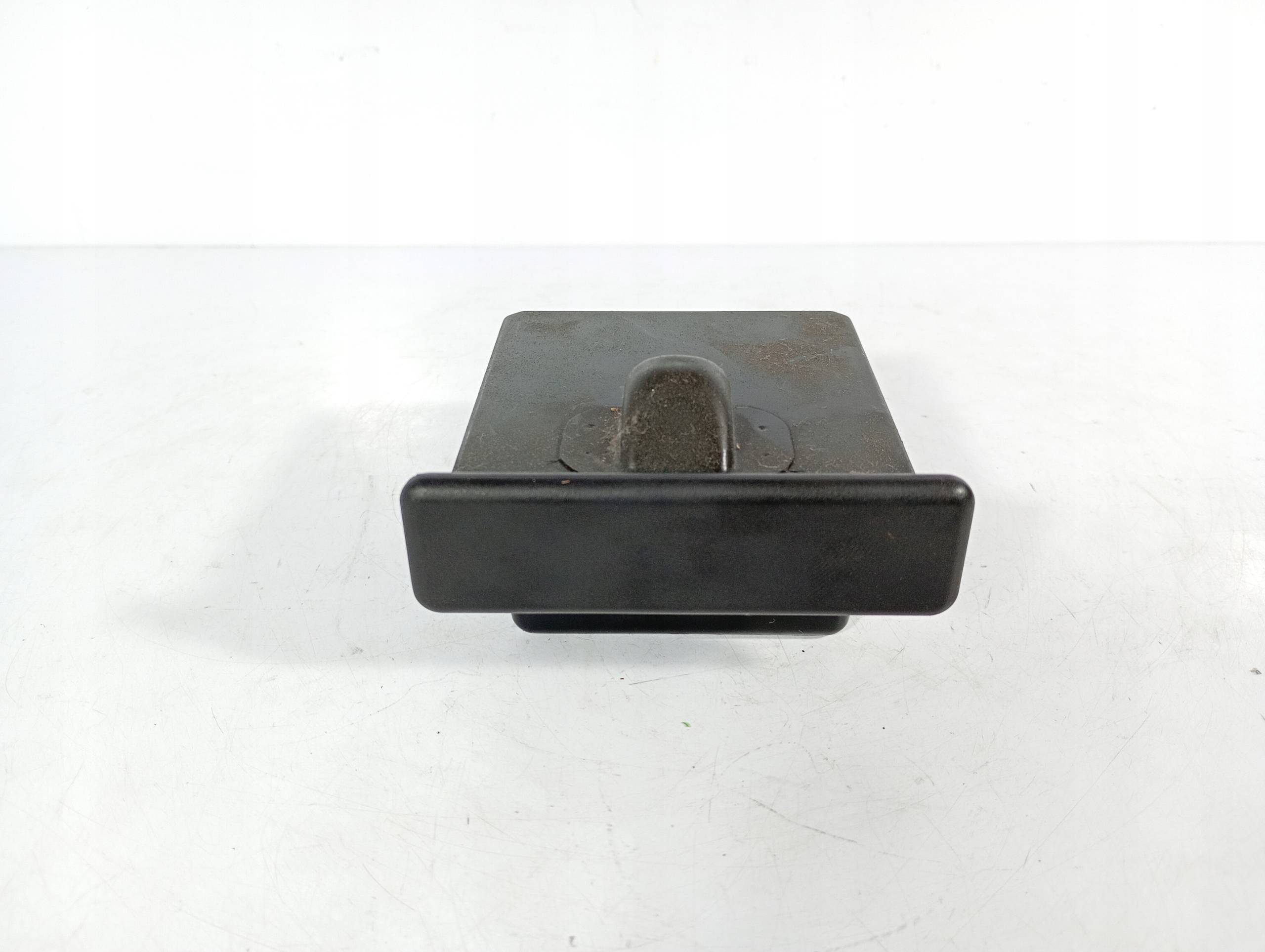 MAZDA 323F 94-98 Handschuhfach Aschenbecher