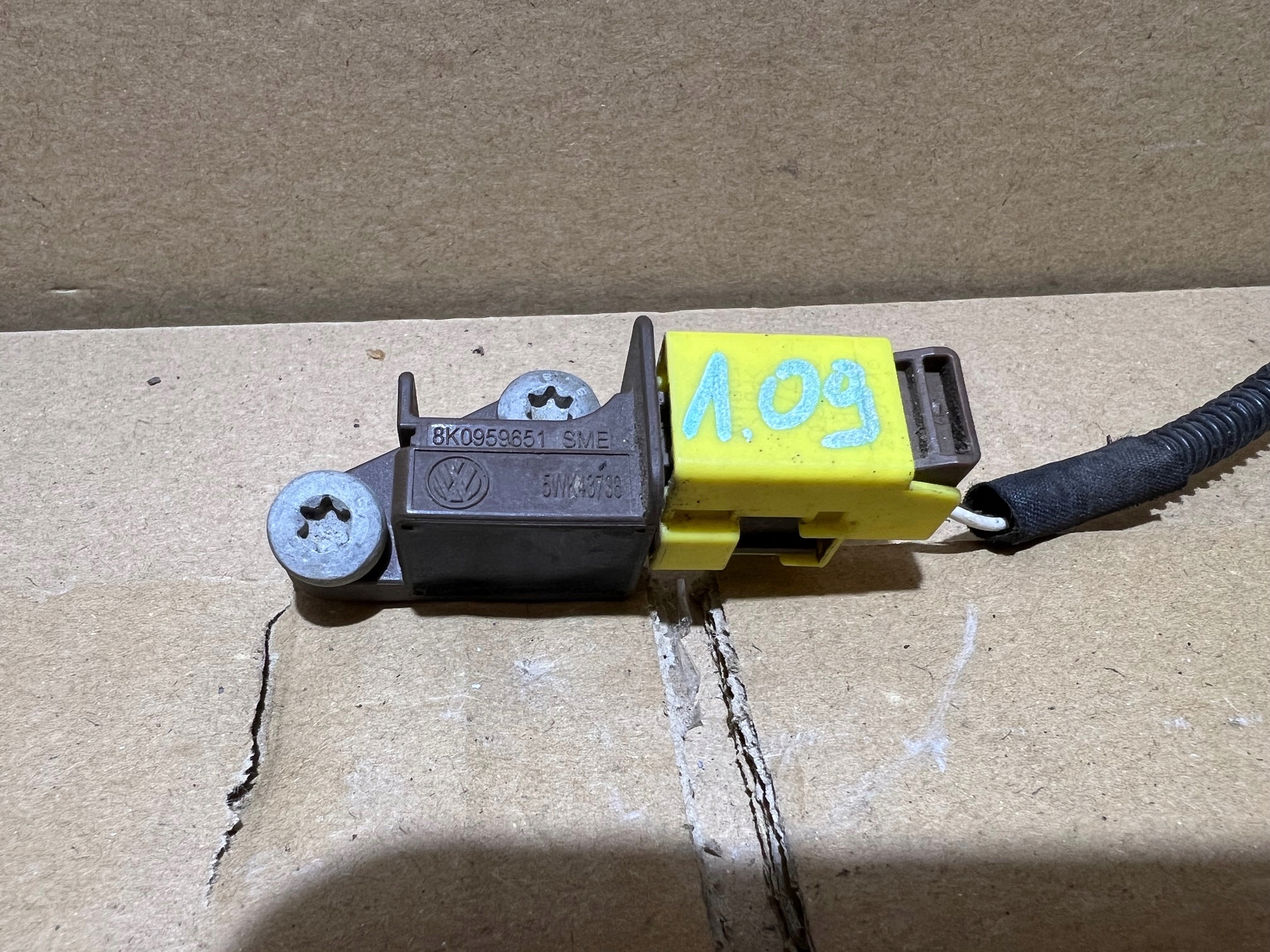 AUDI A4 B8 A5 8T snímač nárazu SENSOR naražení 8K0959651