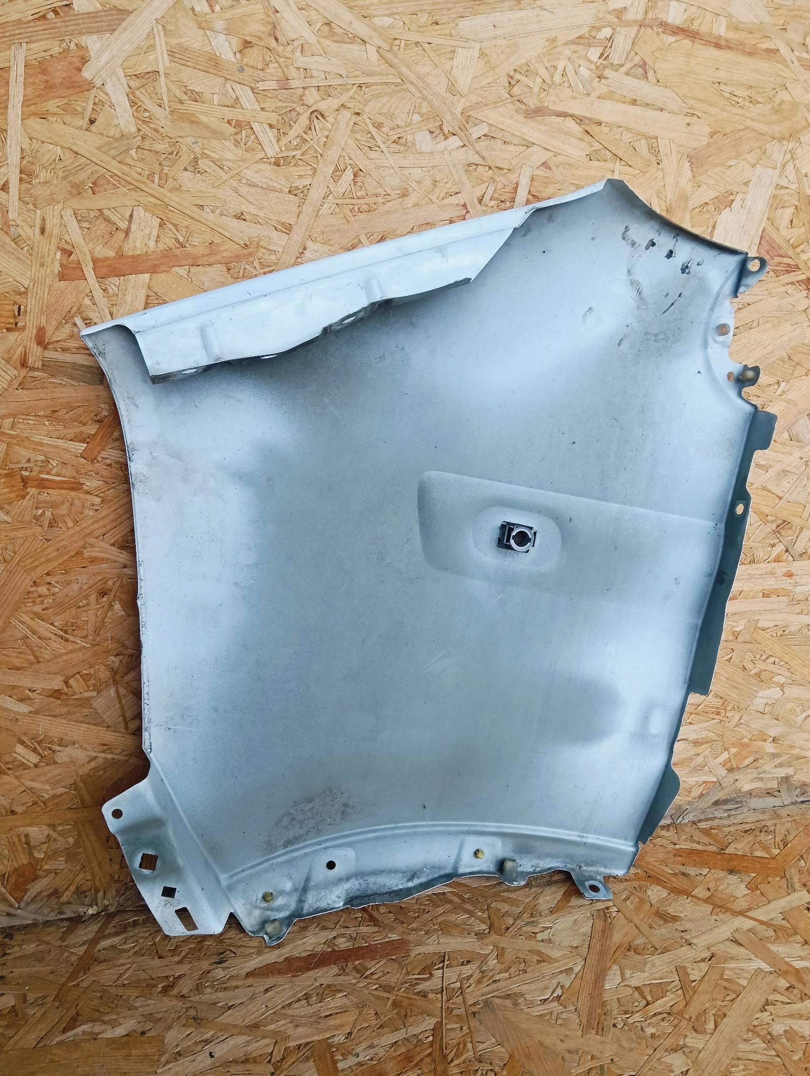 blatník pravý přední Renault MASTER 05r BIALY