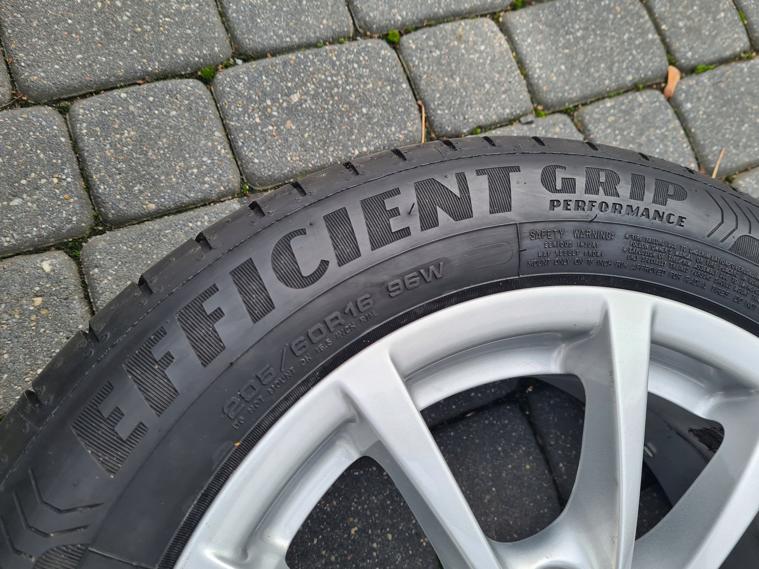 Felgi Koła BMW 16 Seria 3 F30 F31 E46 F10 F11 Rodzaj opon Letnie