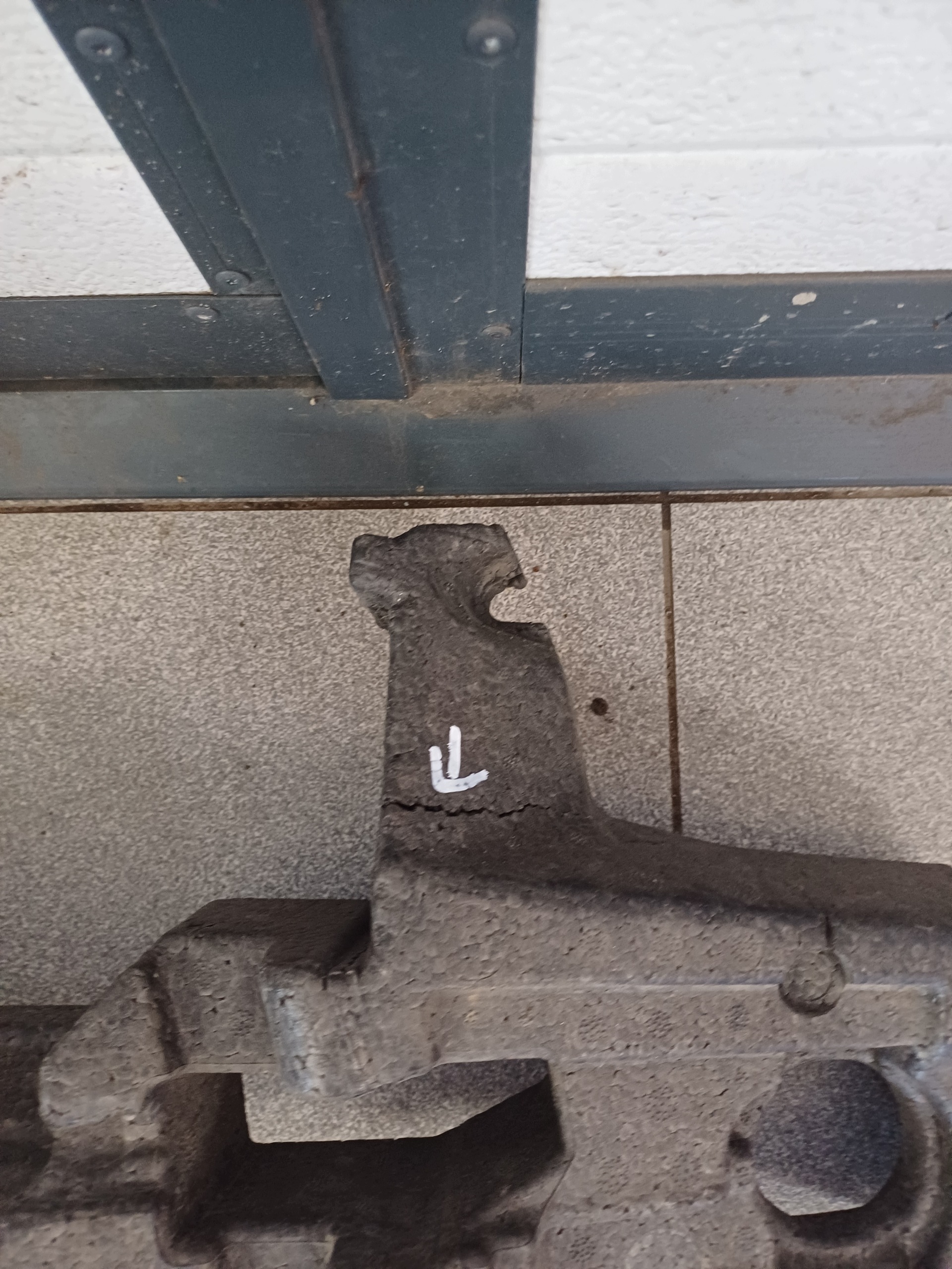 ABSORBER of a bumper front front AUDI A6 C7 LIFT 4G0807550S