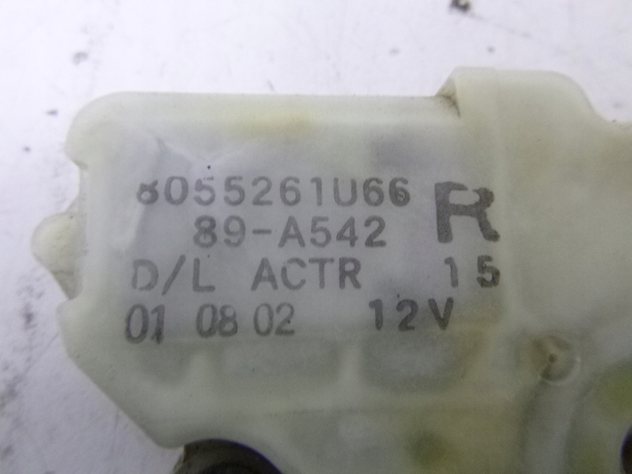 lock door front right Nissan Almera Tino 02r.