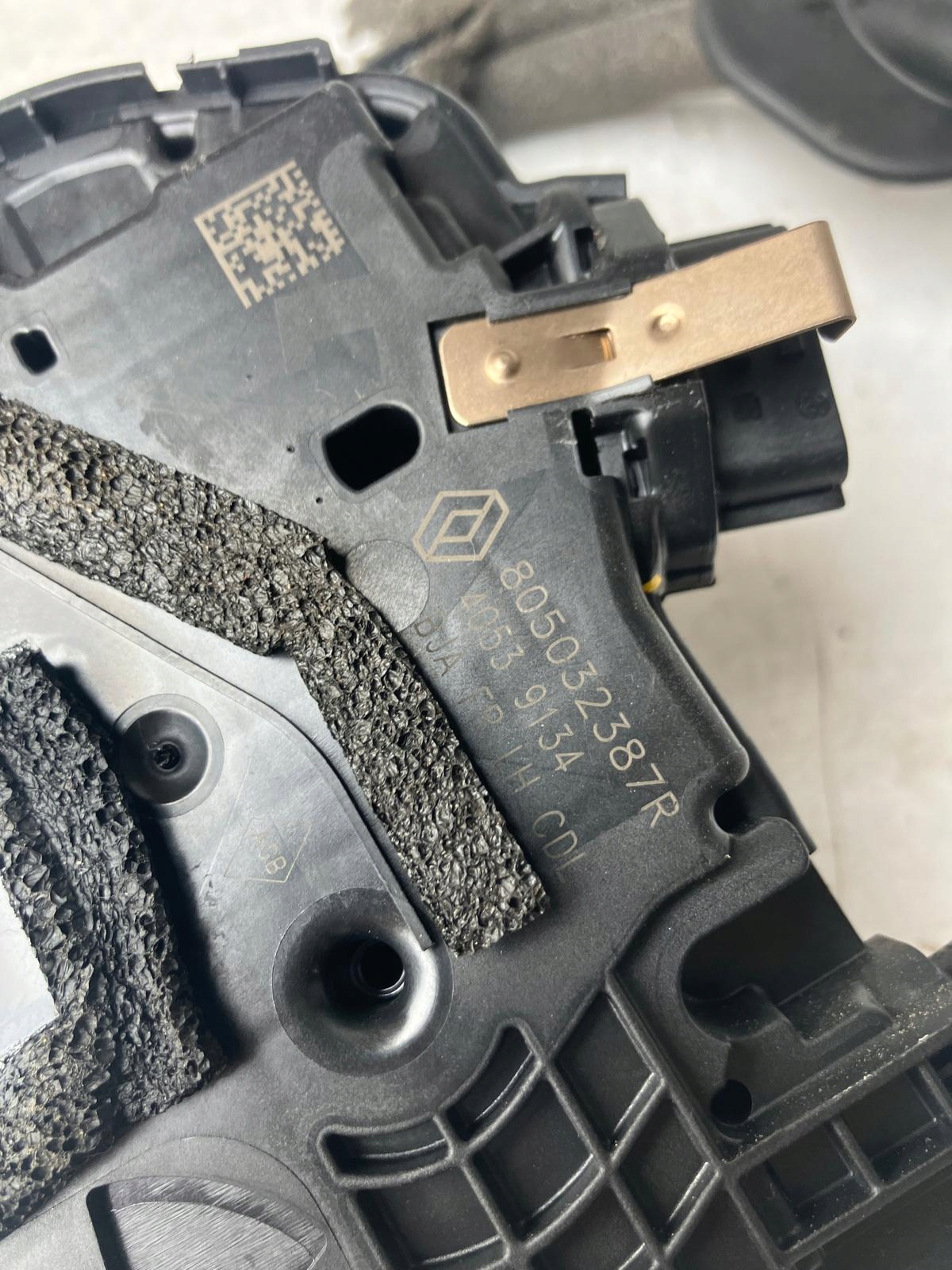 lock door left front RENAULT CLIO V 805032387R