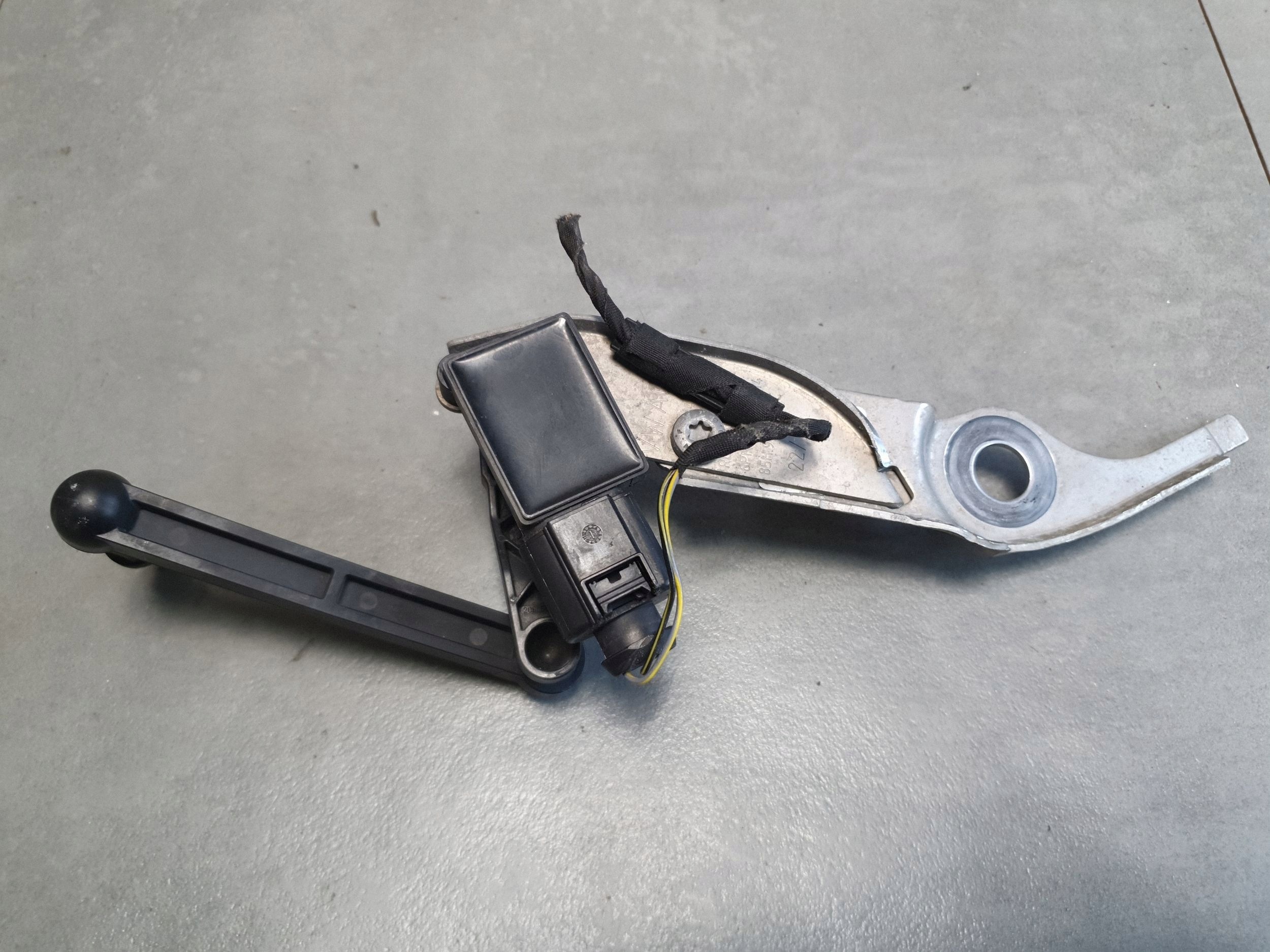 Audi SQ6 e-tron sensore livellamento sinistra anteriore 85H941285C