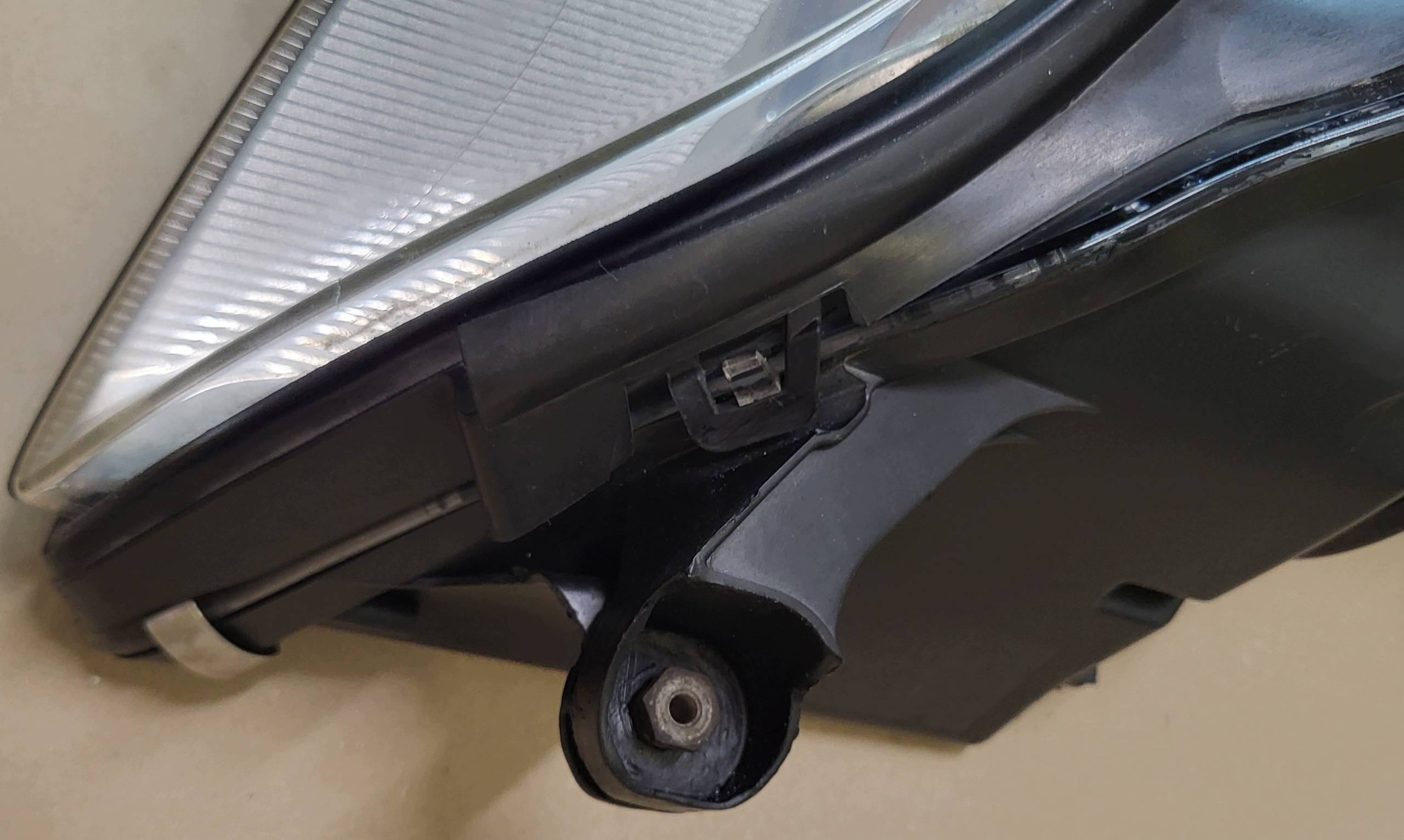light right front REFLEKTOR lens H7 MERCEDES CLS W219 OE EUROPA