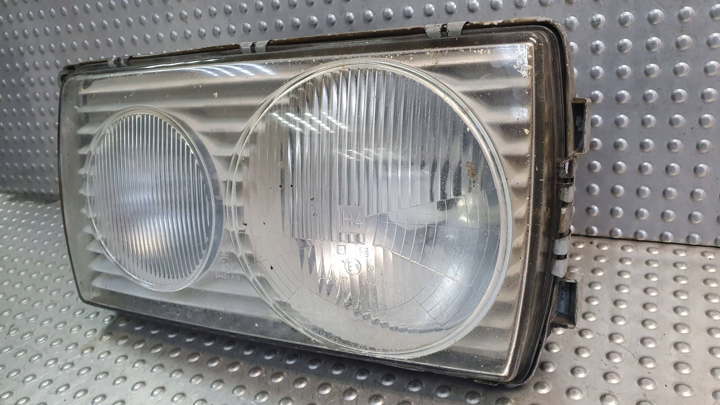 light front left MERCEDES W123 75