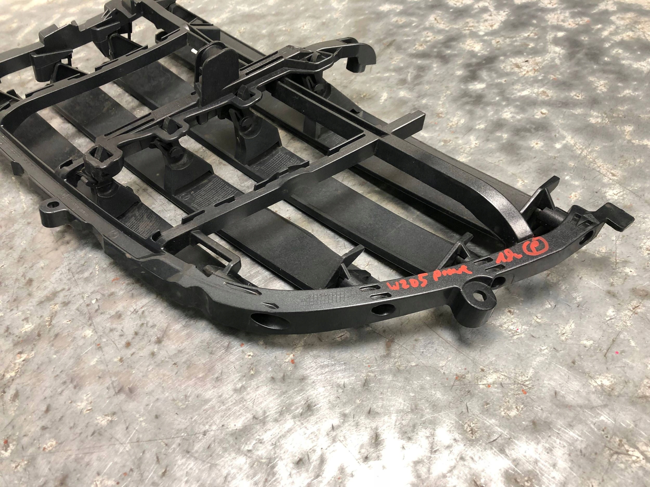 grid blinds GRILLA right MERCEDES W205 A2058880219
