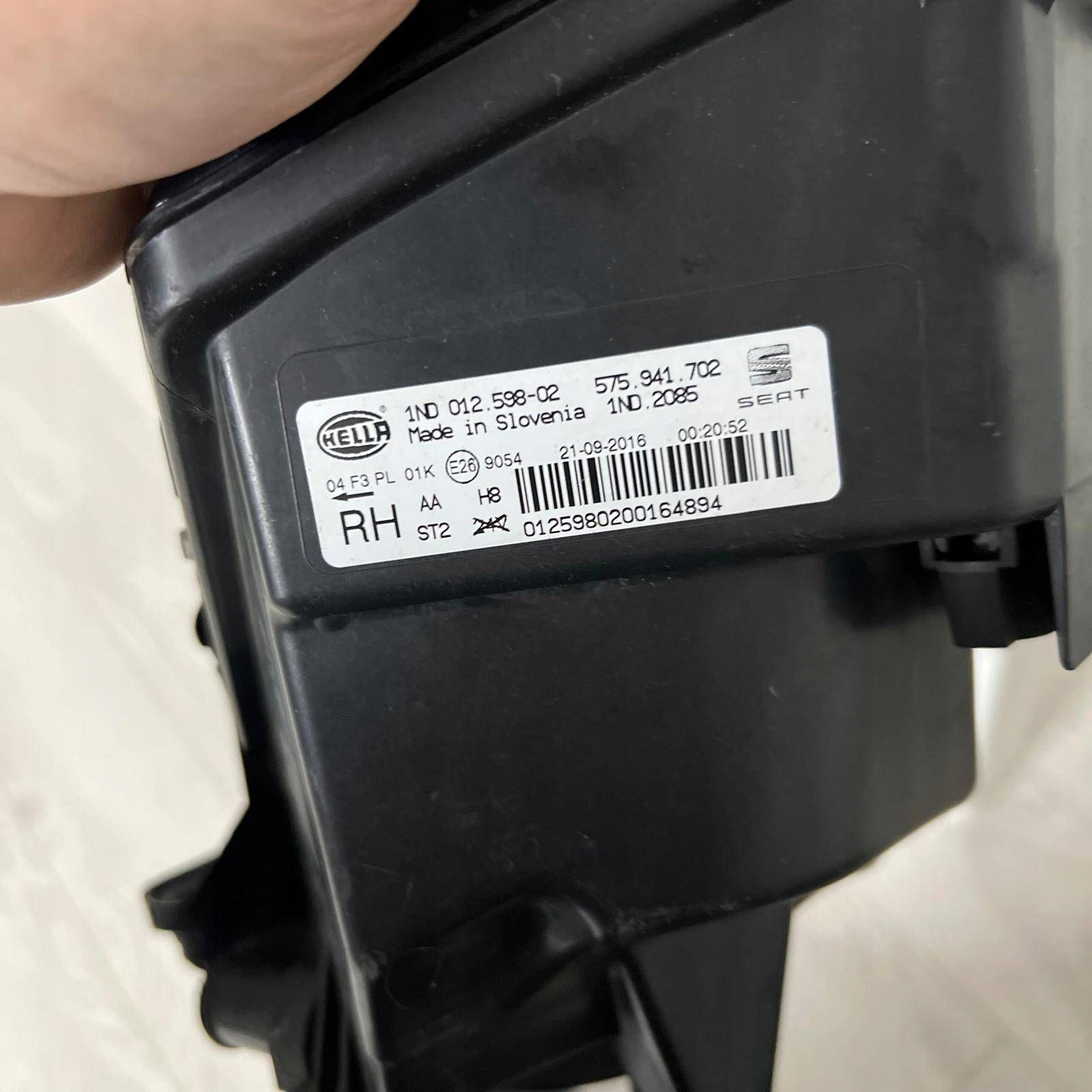 seat Ateca 16- ГАЛОГЕН правый передний oe 575941702