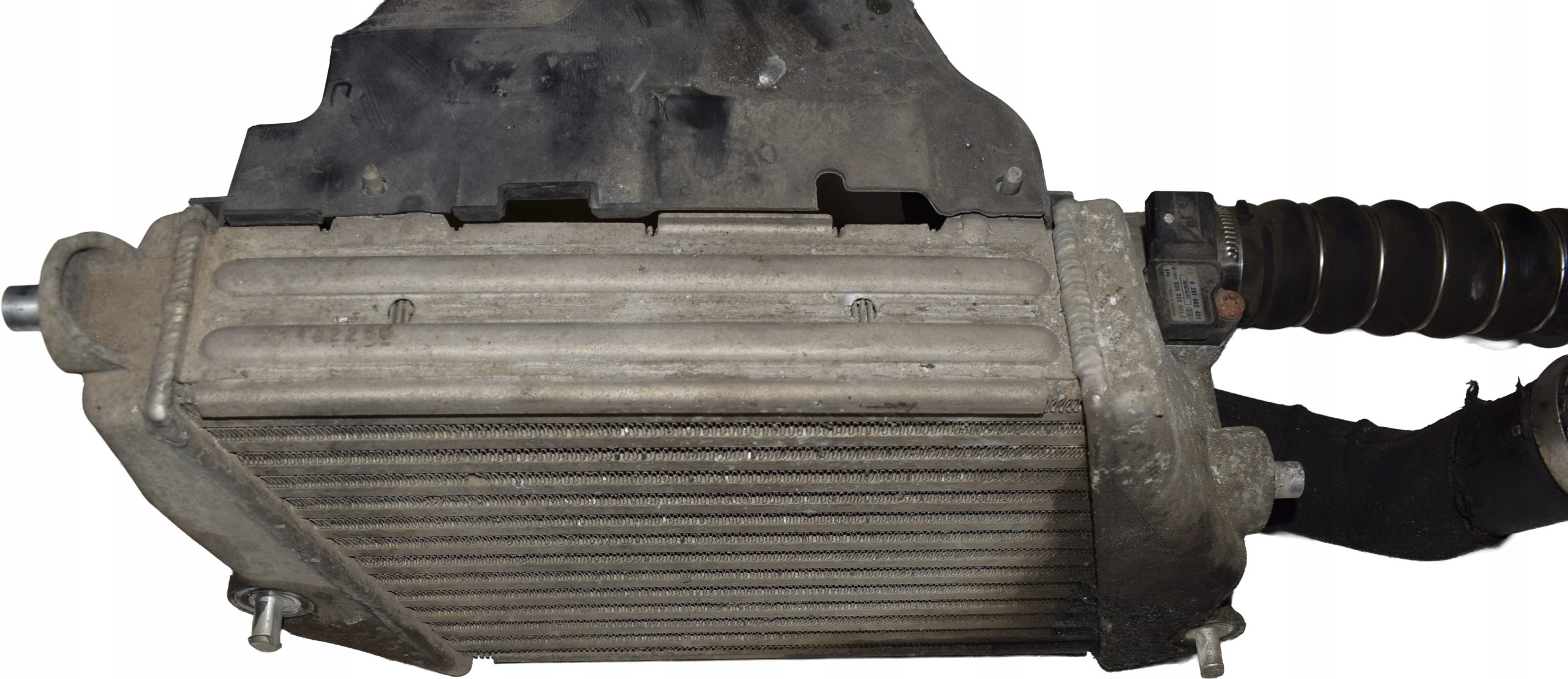 AUDI A8 D3 LIFT 4.2 TDI chladič intercoolera levá 4E0145805K přívod
