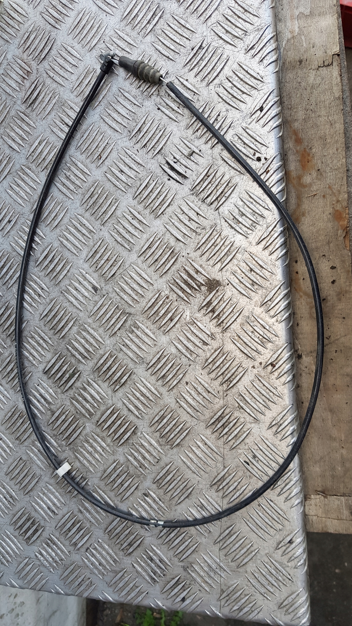 MERCEDES W212 Câble pour l’ouverture du capot A2128800459