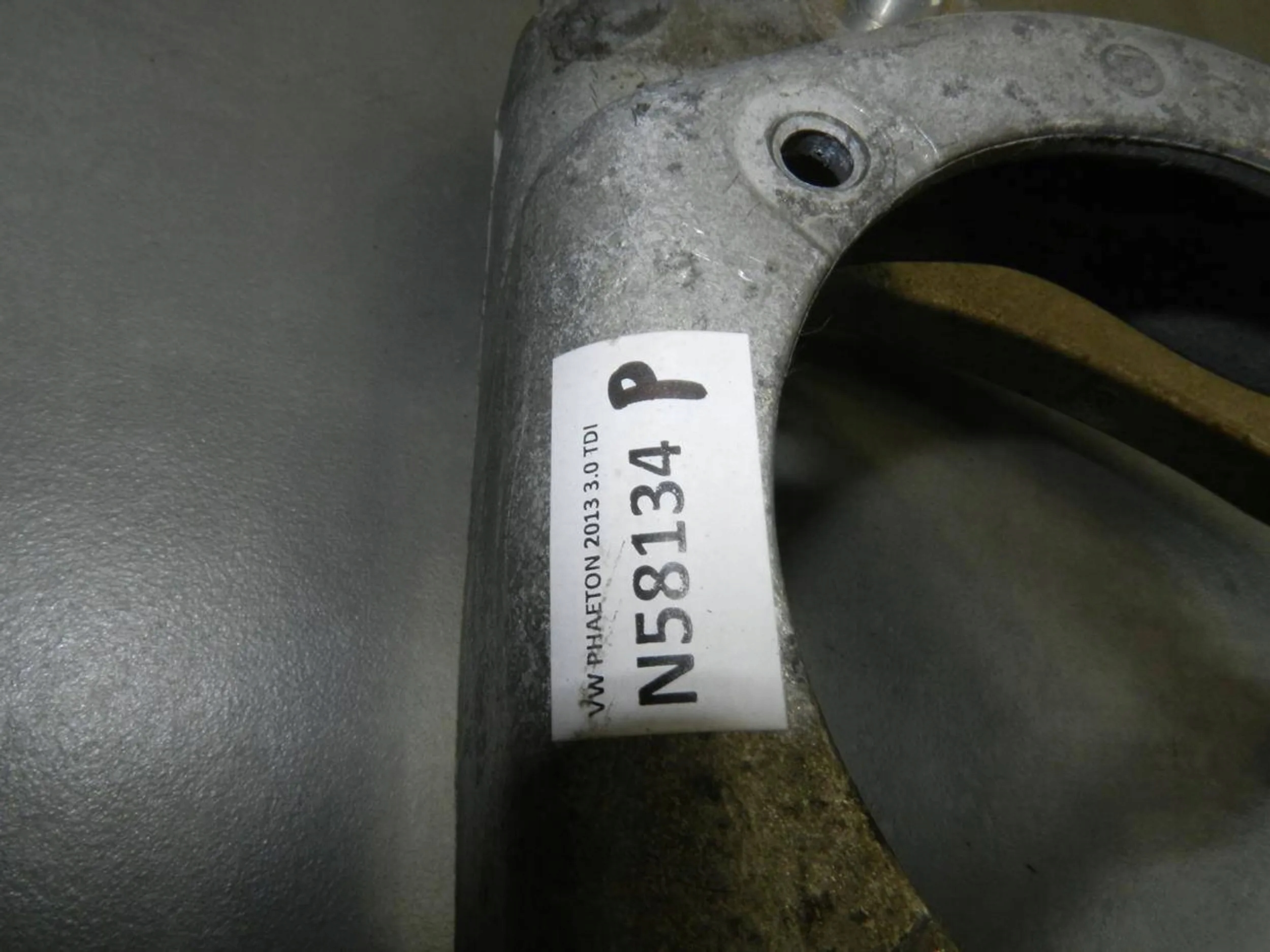VW Phaeton console arm right